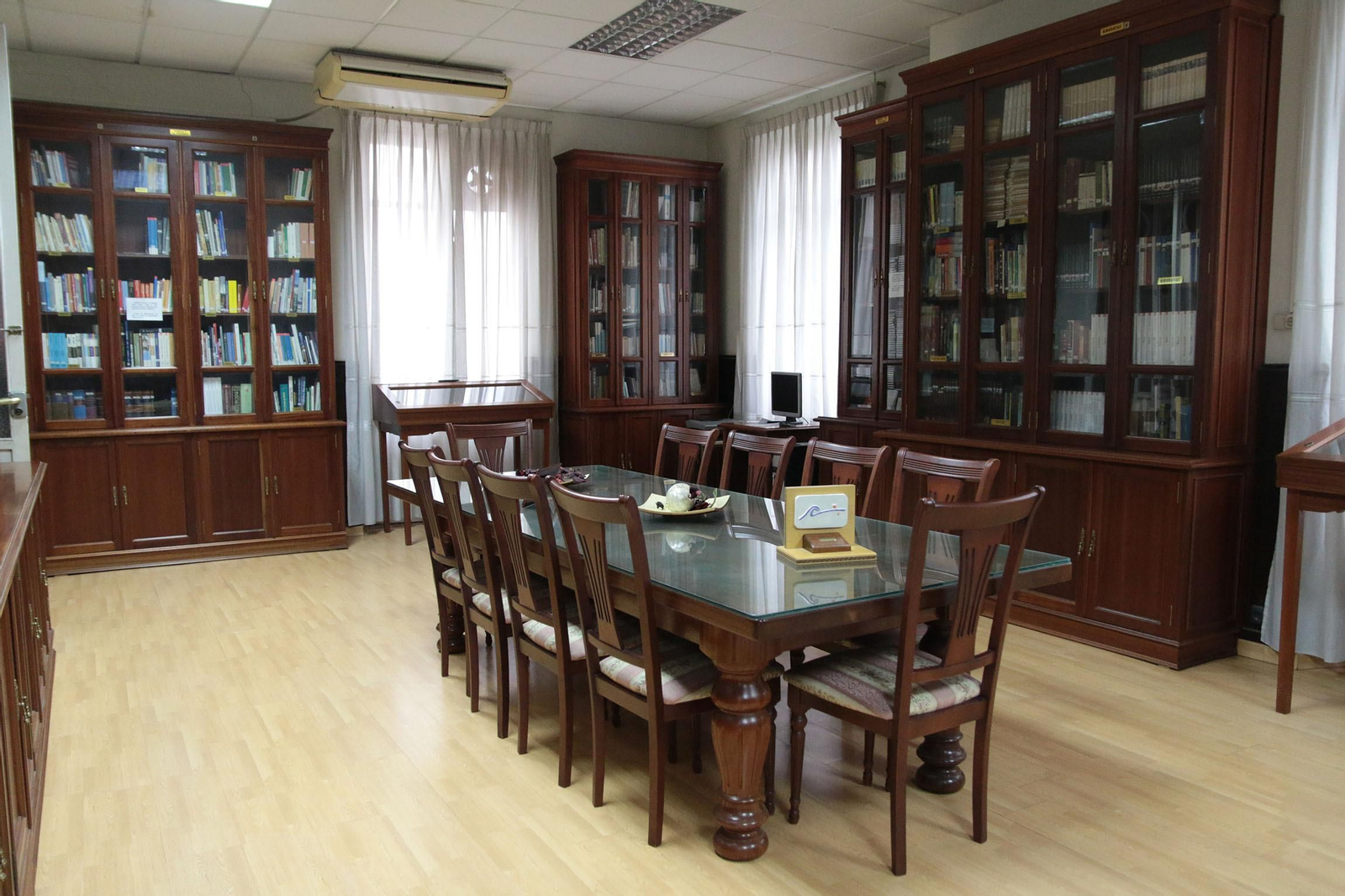 Así de espectaculares son los salones del Círculo Mercantil de Almería