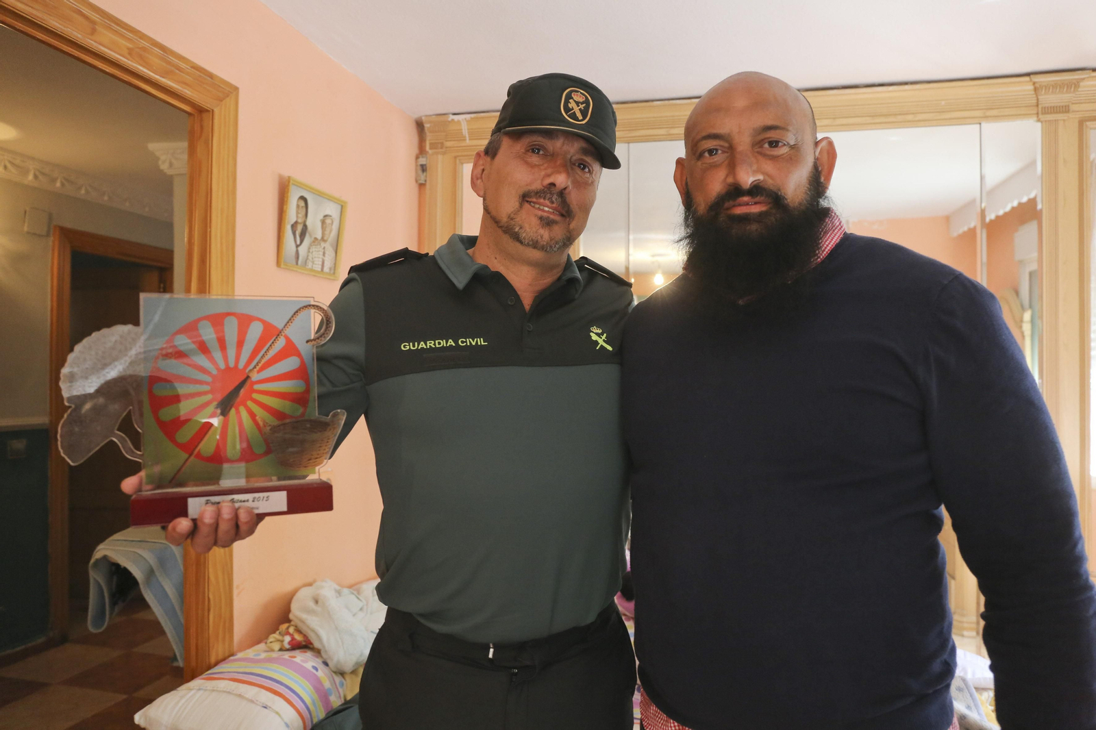 Las fotos del guardia civil gitano recorriendo La Palmilla