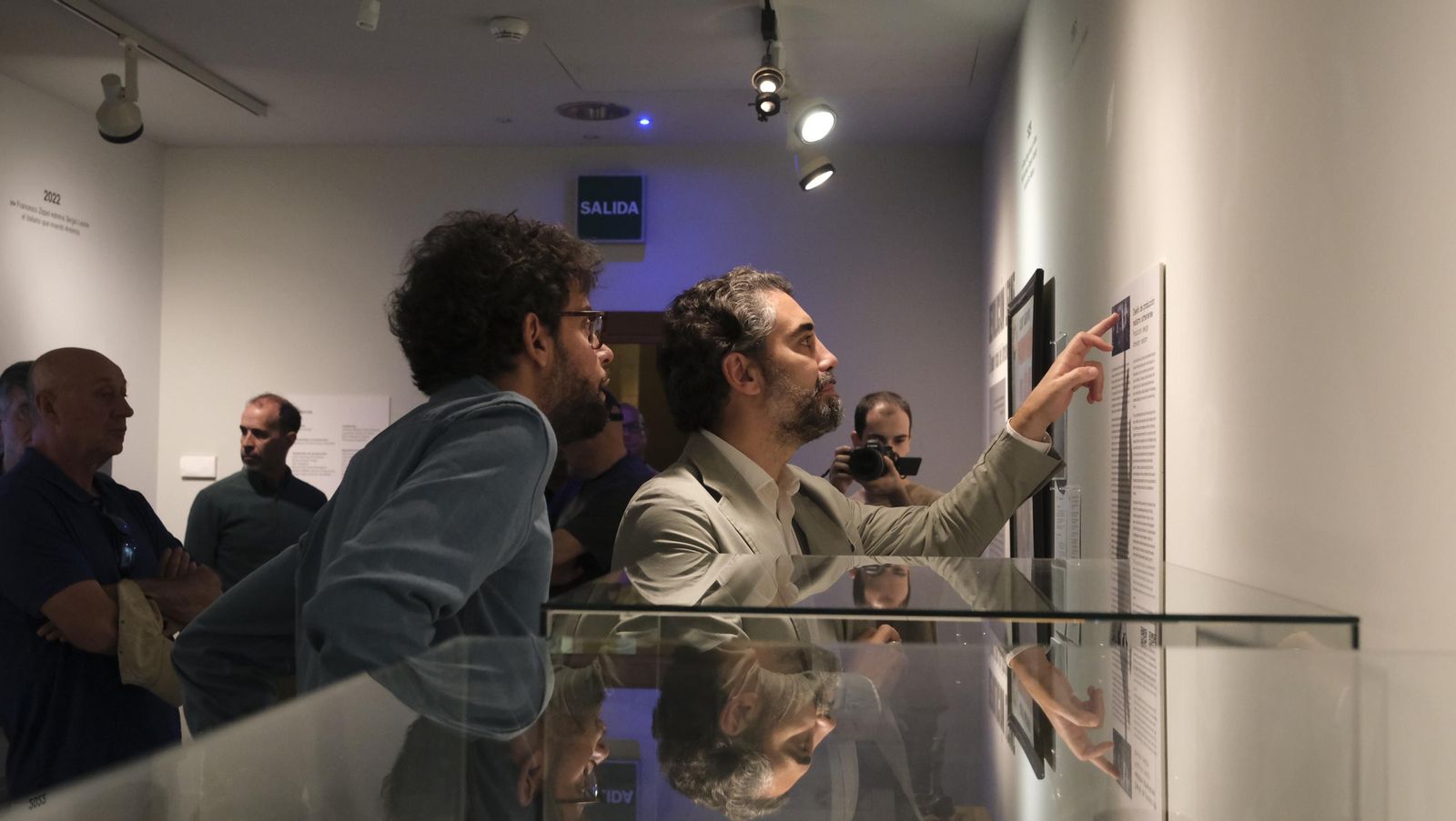 Inauguración de la exposición 'Revolución Leone' en la Casa del Cine de Almería, en imágenes