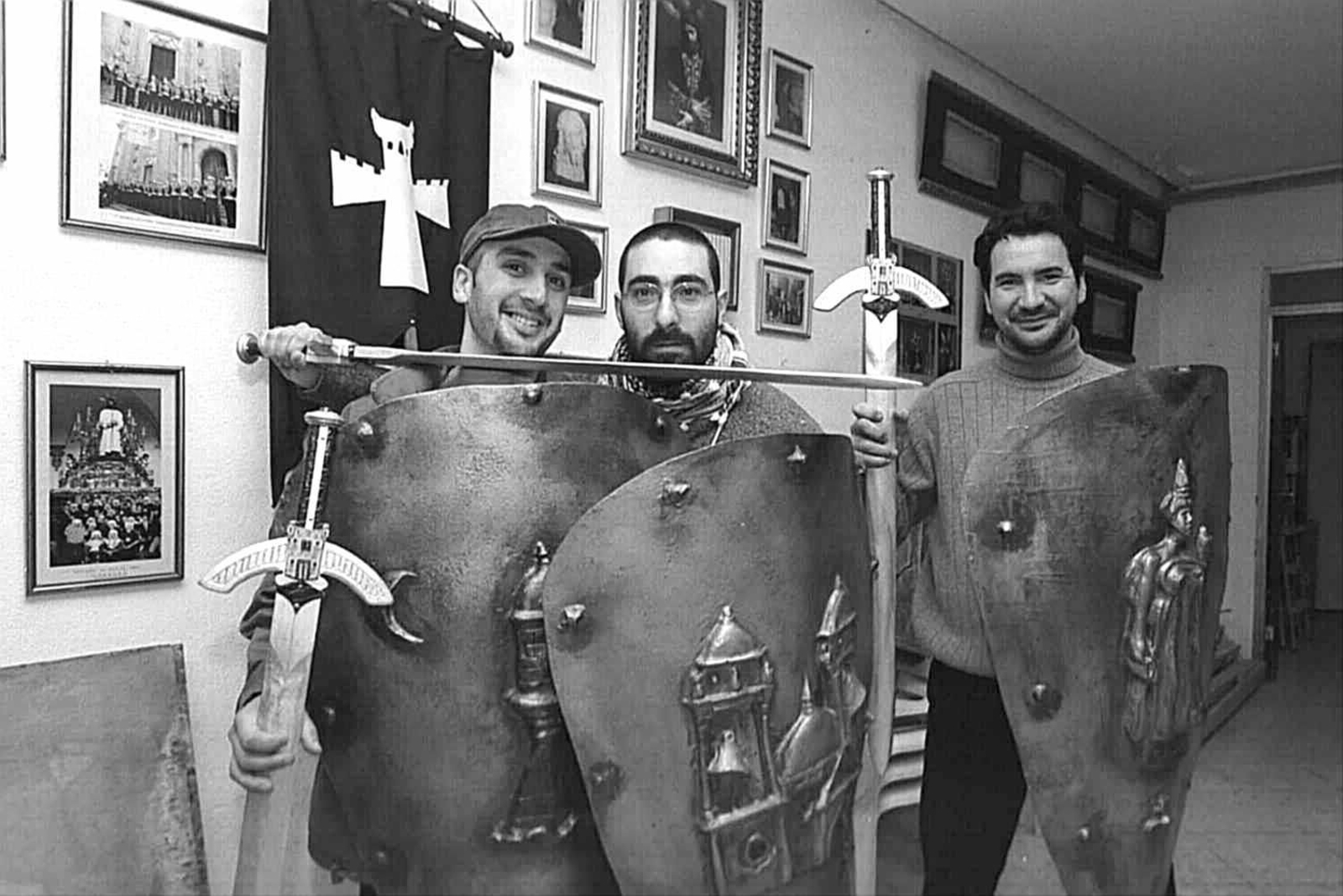 1999. Con Carli Brihuega y Ángel Subiela en 'Los templarios'.