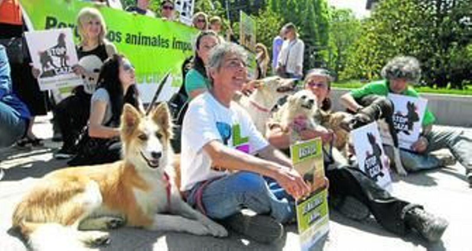 Momento de la manifestación del PACMA, ayer en Granada.