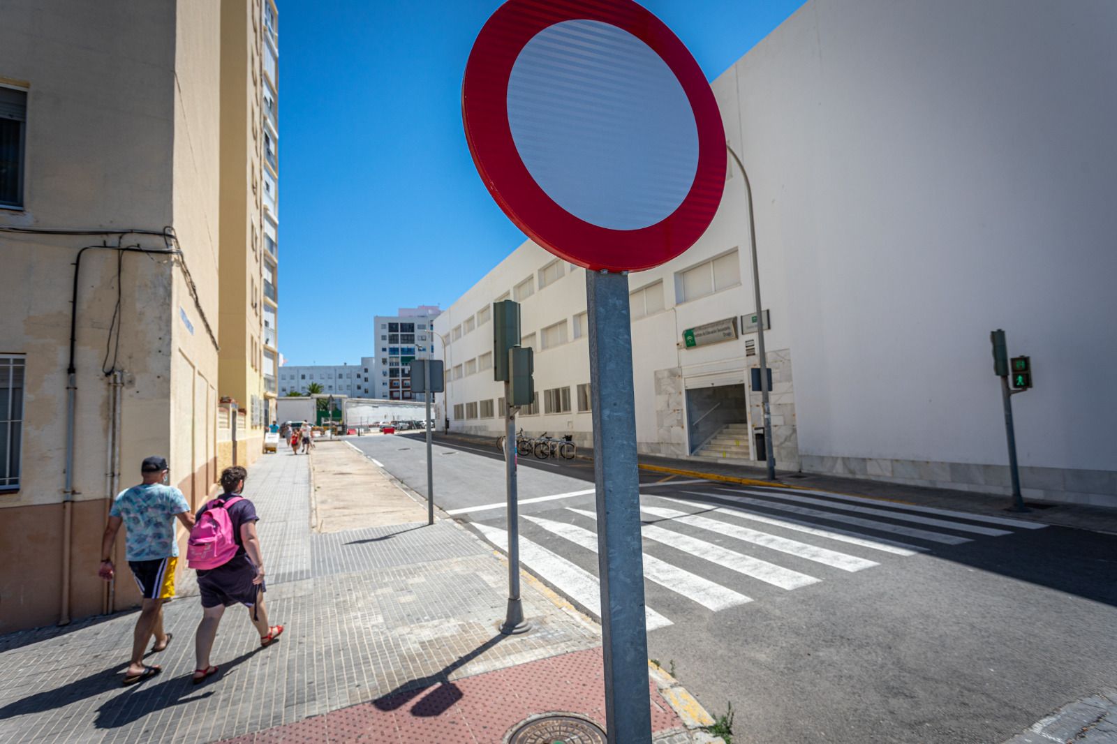 Señal de 'Prohibido circular' en la calle Marianista Cubillo.