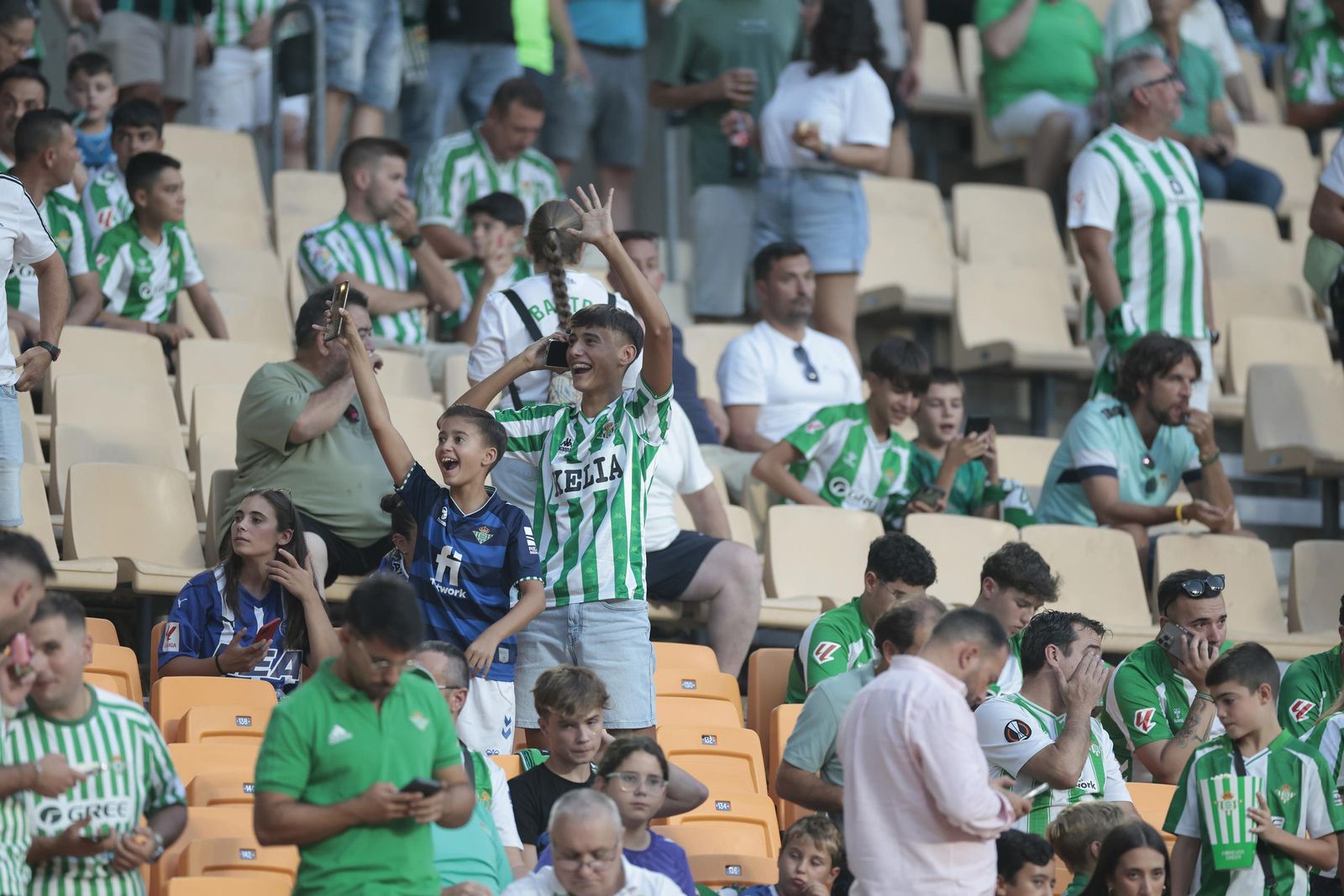 Búscate en las fotos del Betis - Alavés
