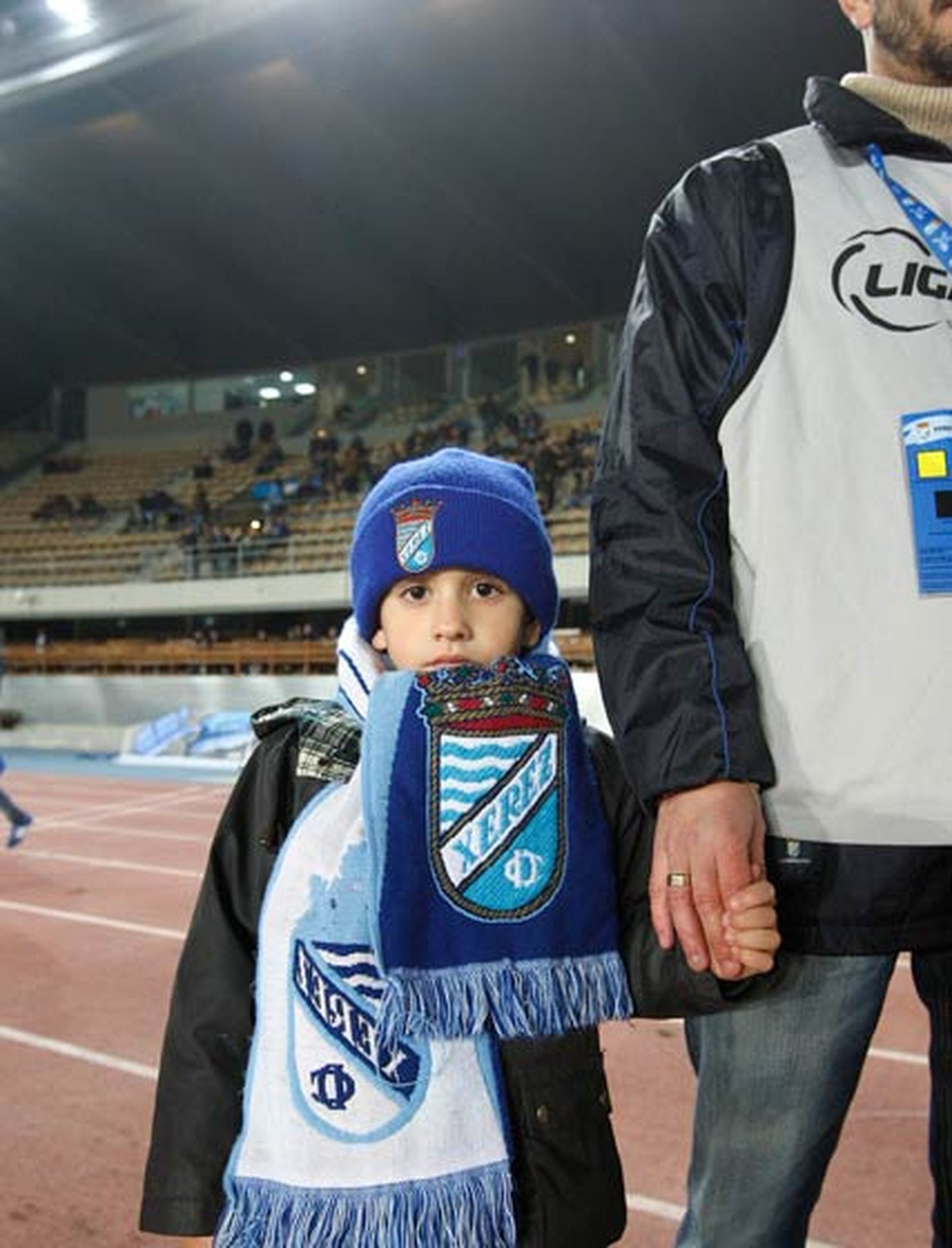 El frío no amedrentó a este joven aficionado azulino

Foto: Juan Carlos Toro