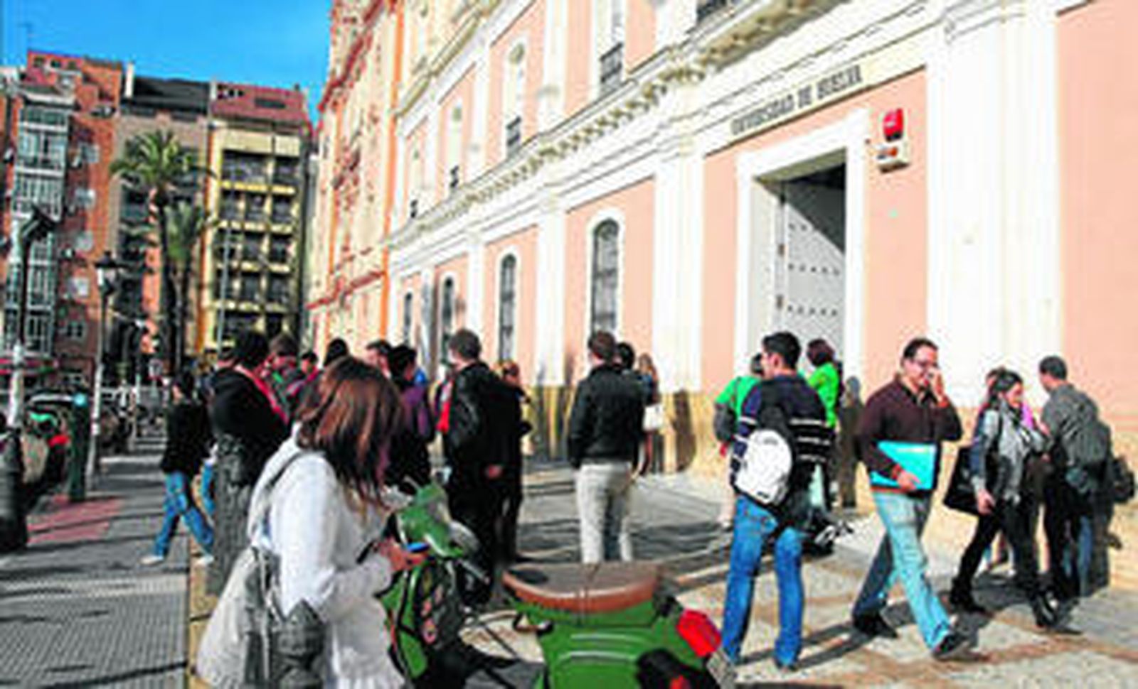 La Facultad de Empresariales, la única de la UHU que realiza sus dos convocatorias de exámenes antes de agosto.