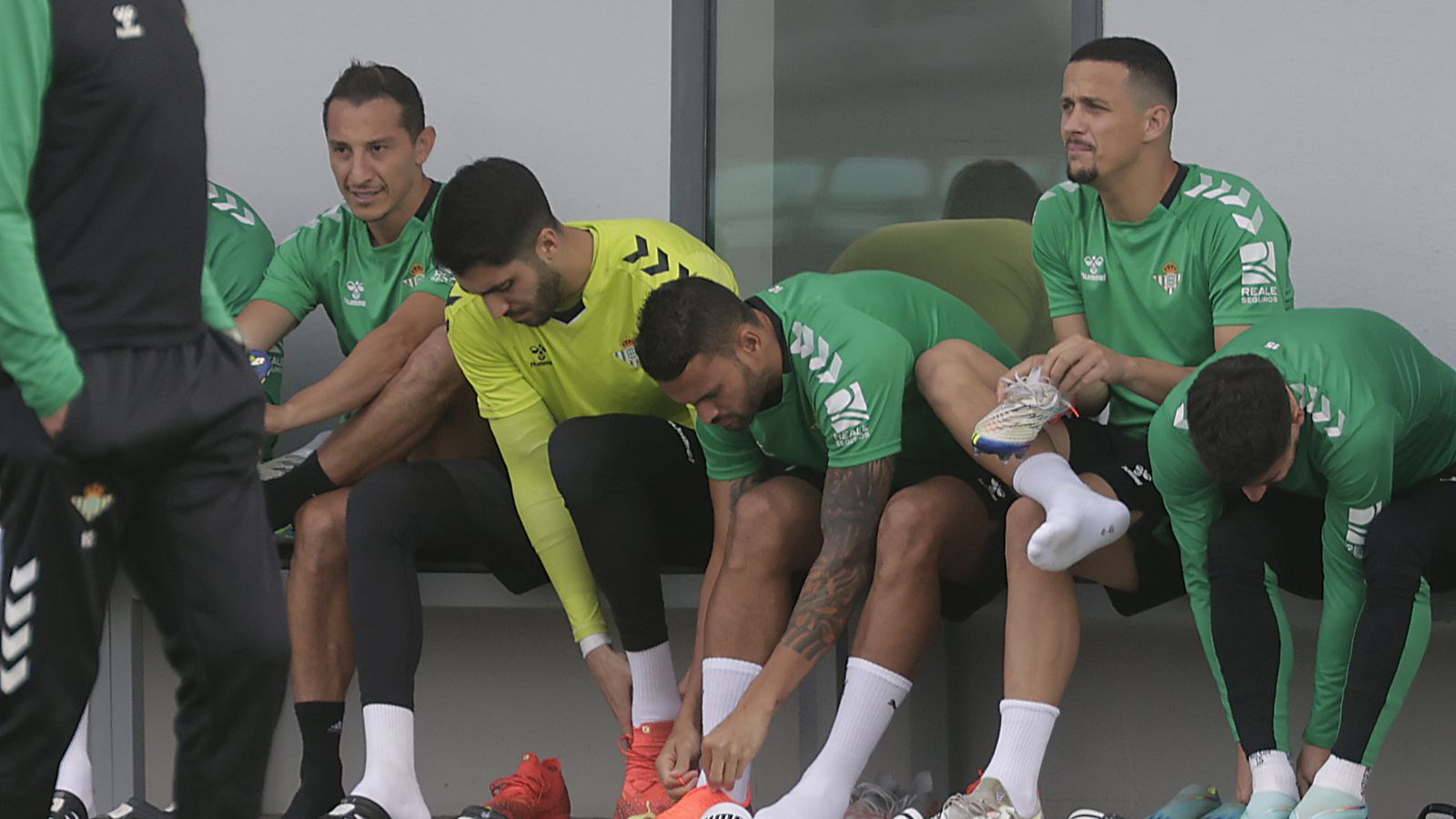 Luiz Felipe, junto a Willian José, antes de iniciar un entrenamiento.