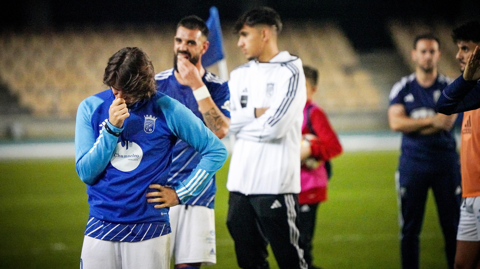 Migue García, roto tras el partido contra el Xerez DFC. Migue García, roto tras el partido contra el Xerez DFC.