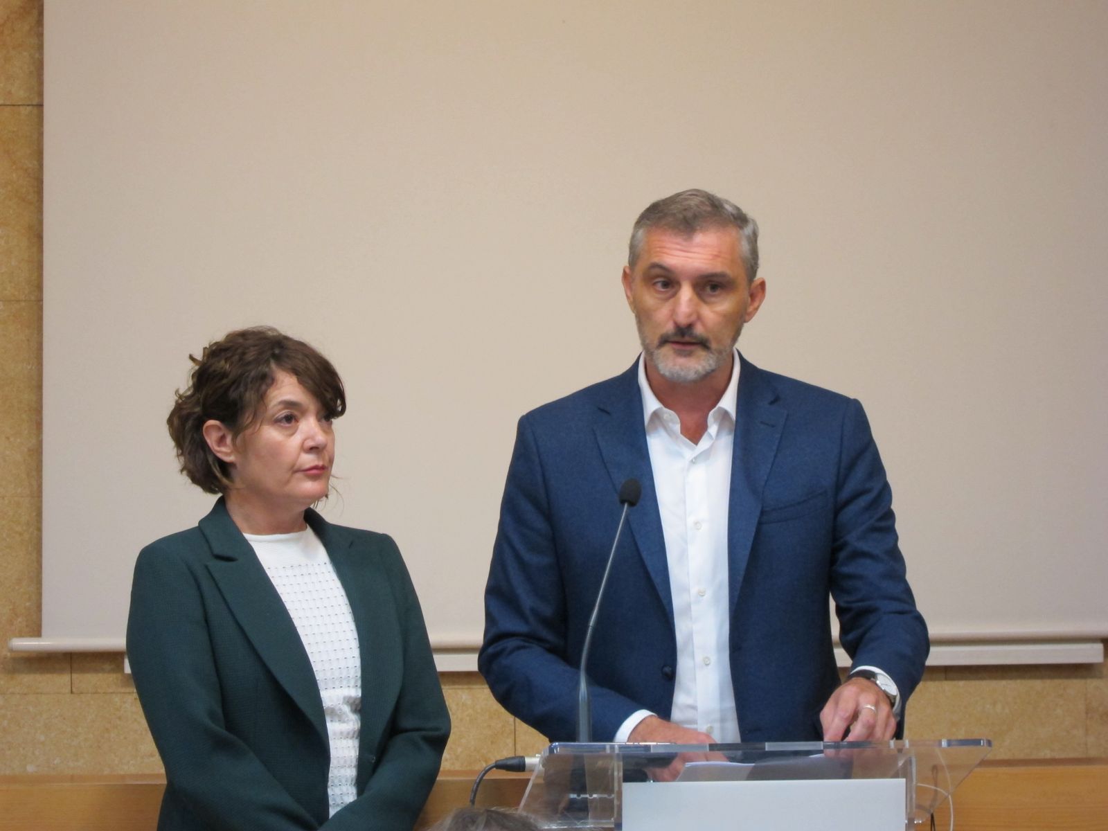 María Giménez y Óscar Urralburu, anunciando este viernes que abandonan Podemos para sumarse al proyecto Más Páis, de Íñigo Errejón.