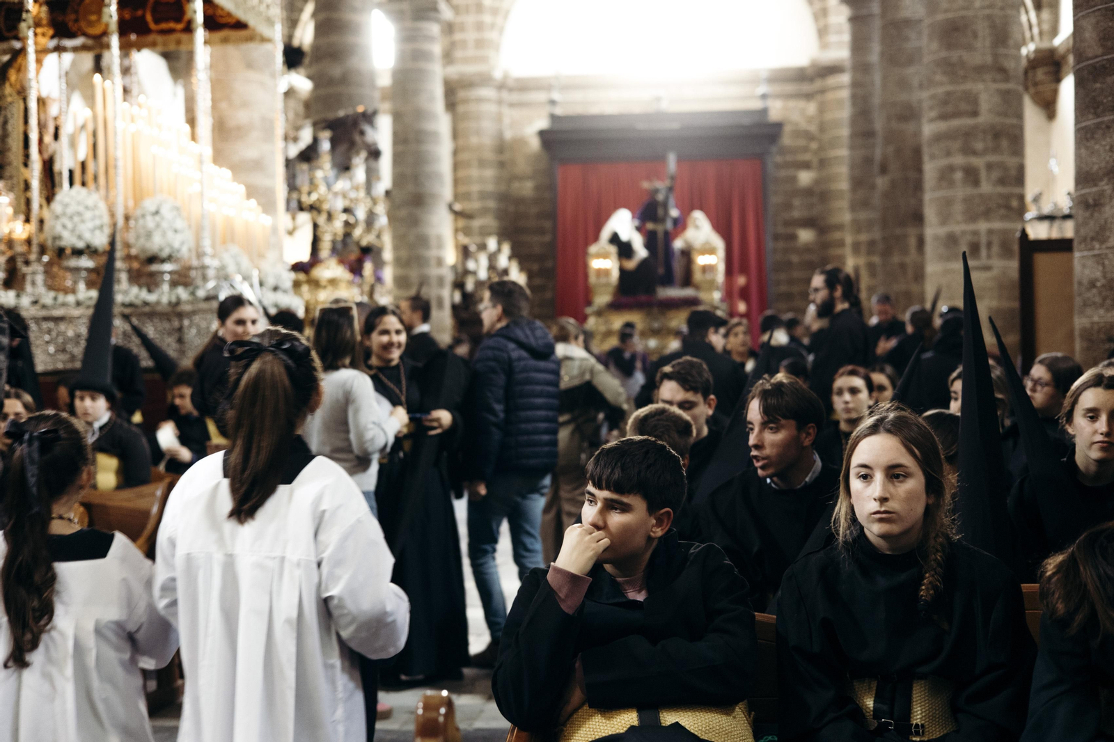 Las imágenes de la cofradía de Sanidad este Martes Santo en la Semana Santa de Cádiz de 2024