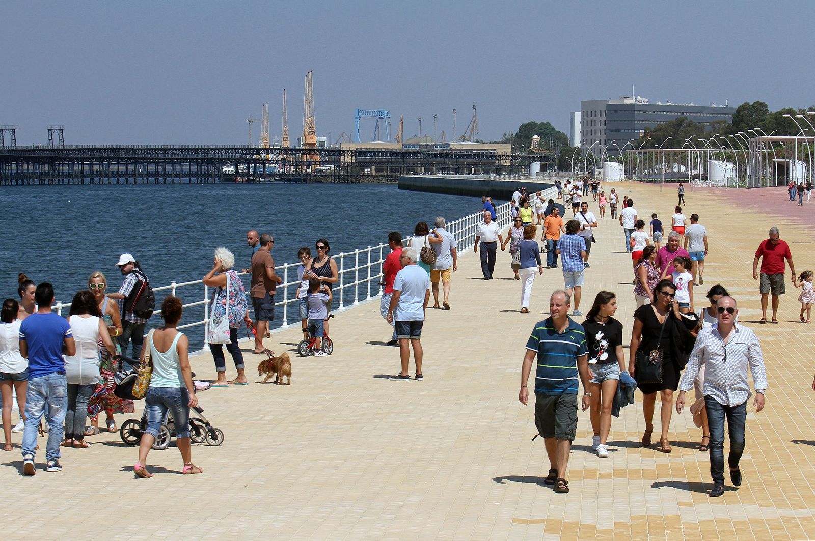 El Paseo de la Ría acoge la Velada dedicada a la Virgen del Carmen.