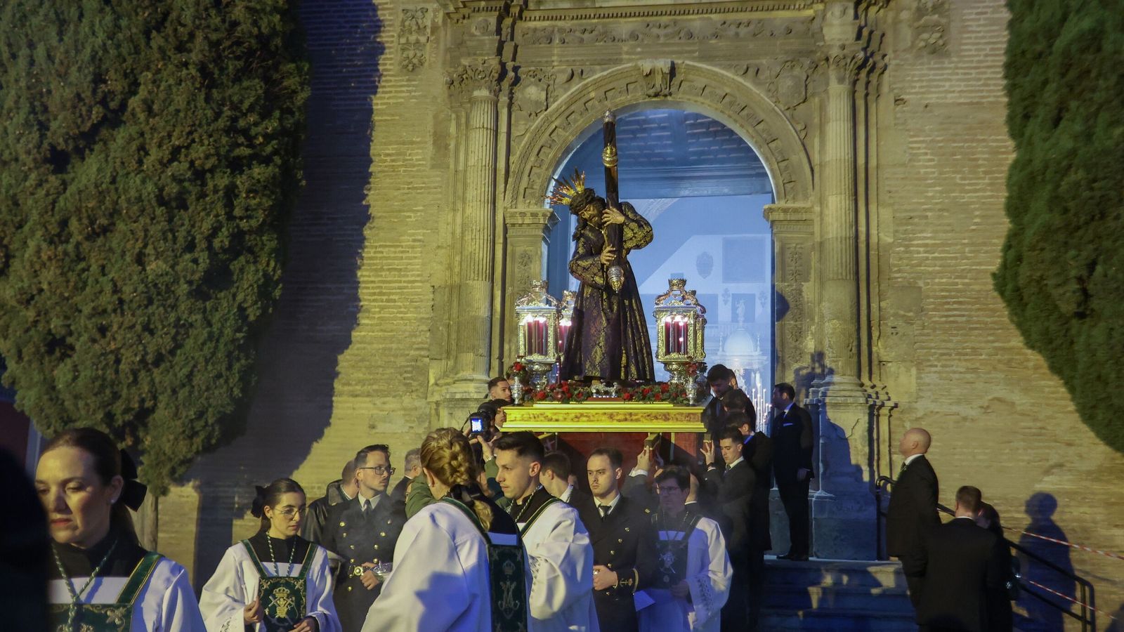 Fotogalería: Vía Crucis Hermandad de la Esperanza 2025