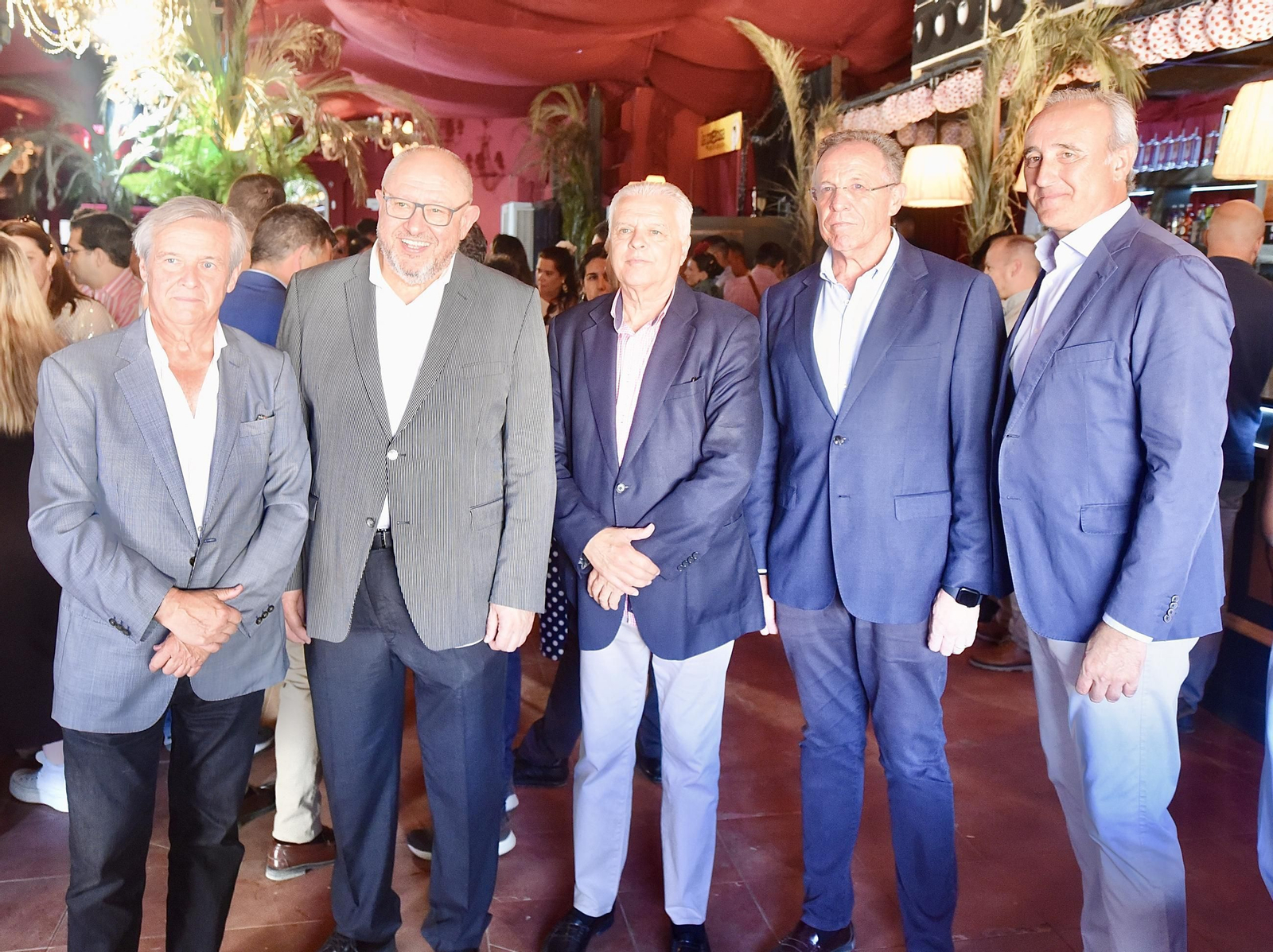 Las mejores imágenes de un lunes de Feria en Córdoba cargado de comidas de empresa y recepciones