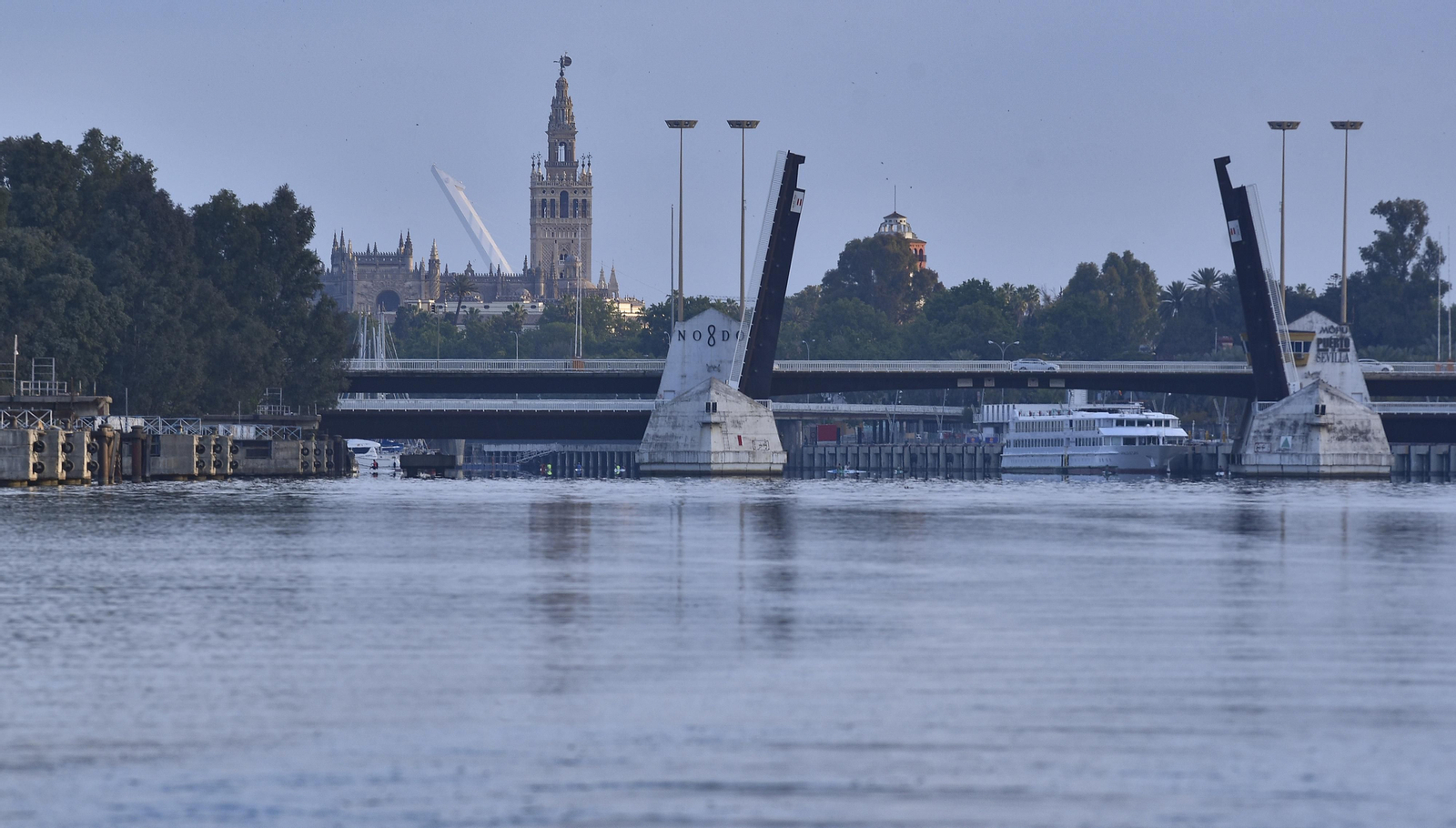 Travesía en barco por el Guadalquivir