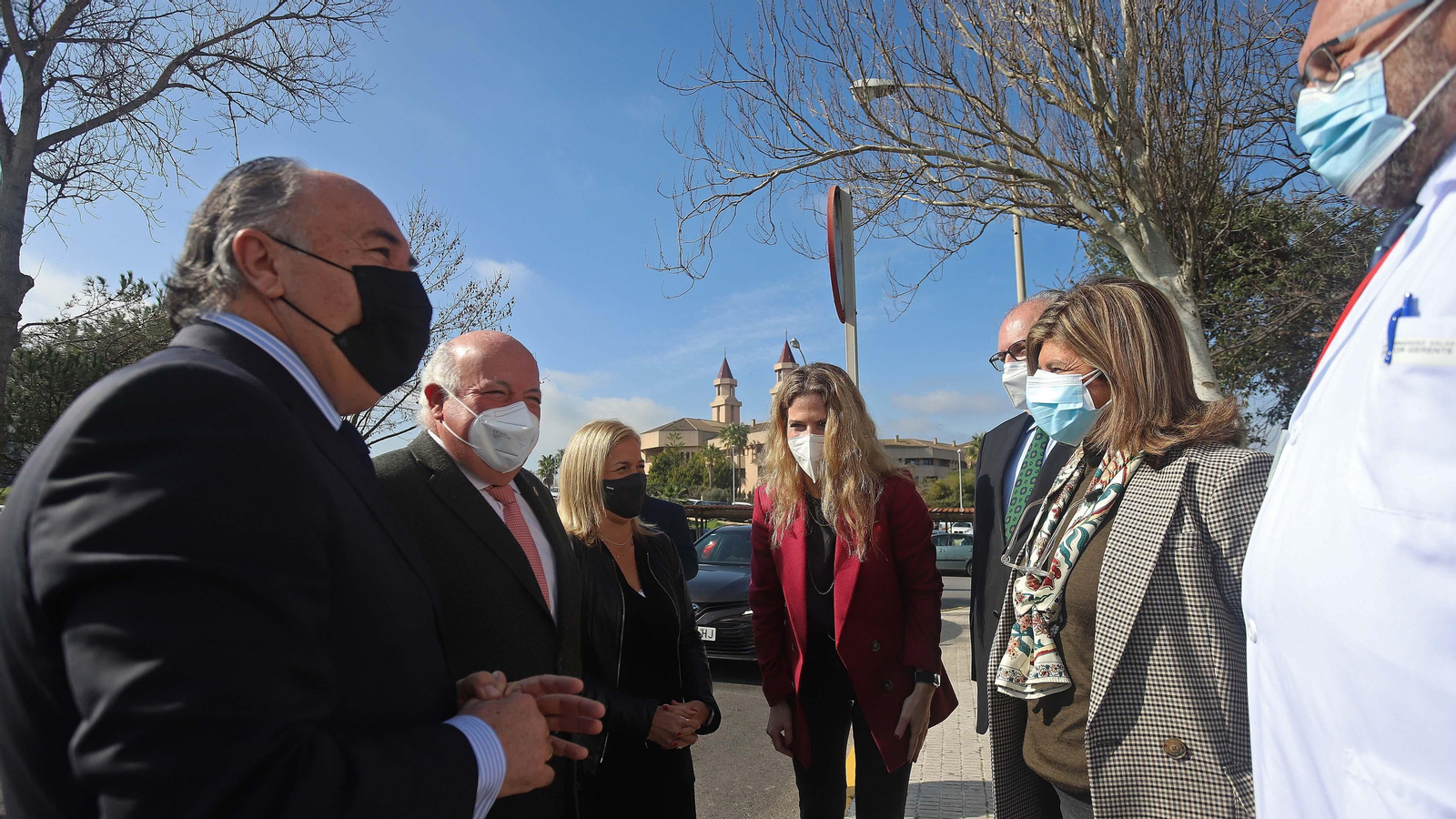 Visita de Jesús Aguirre al hospital Punta Europa en Algeciras