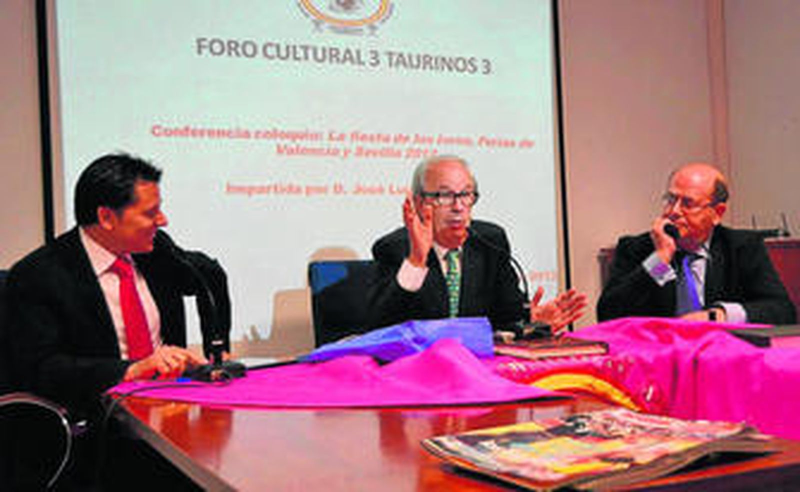José Luis Benlloch durante su charla entre Juan Aguilera y Jorge Casals.