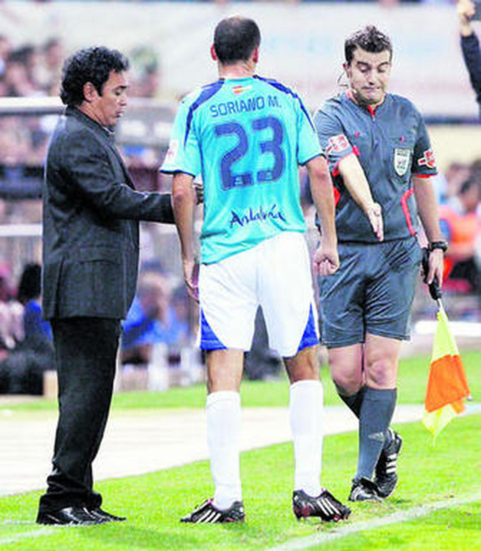 Hugo Sánchez dialoga con Soriano durante un momento del encuentro.