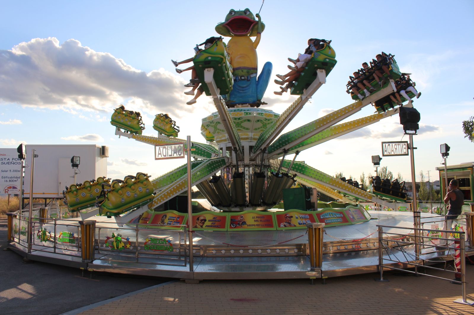 Ambiente en la Feria del Valle de Lucena.