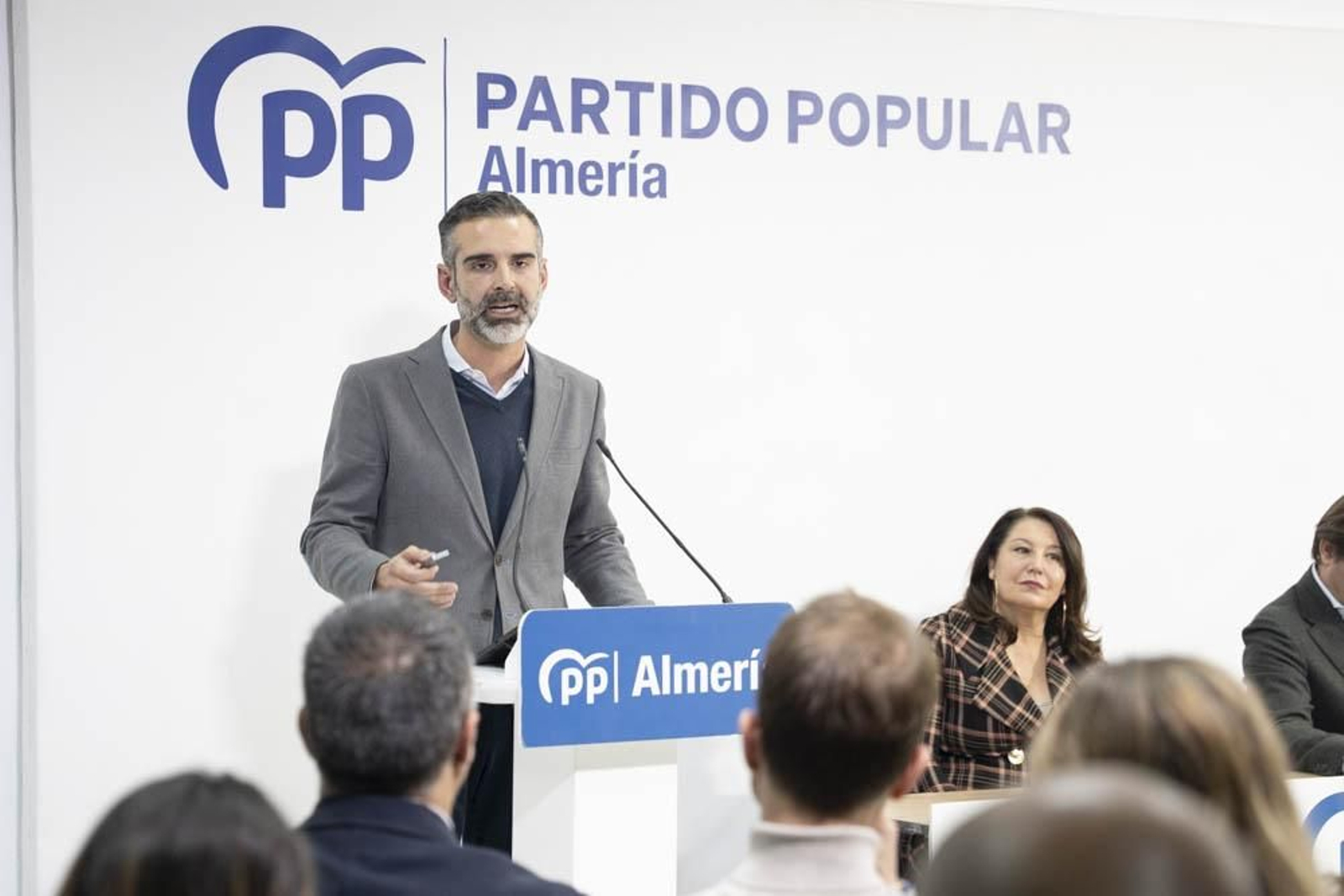 Las imágenes de la junta en la que el PP de Almería se renueva