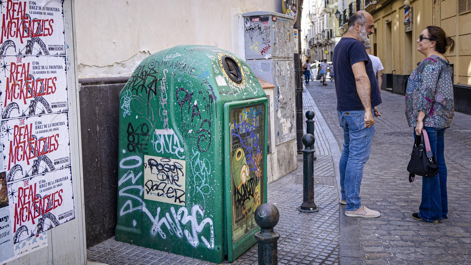 Pintadas y grafitis en el centro de Cádiz
