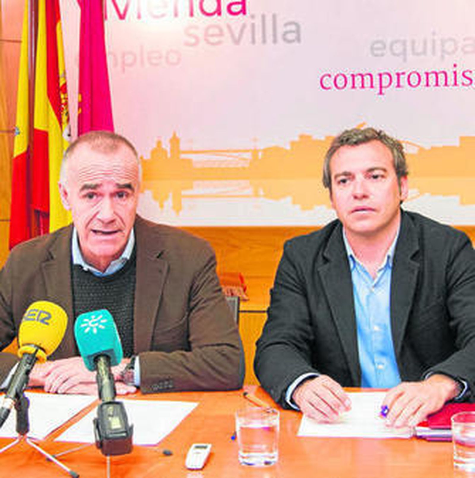Antonio Muñoz, delegado de Hábitat Urbano, y Felipe Castro, gerente de Emvisesa, ayer en la rueda de prensa.