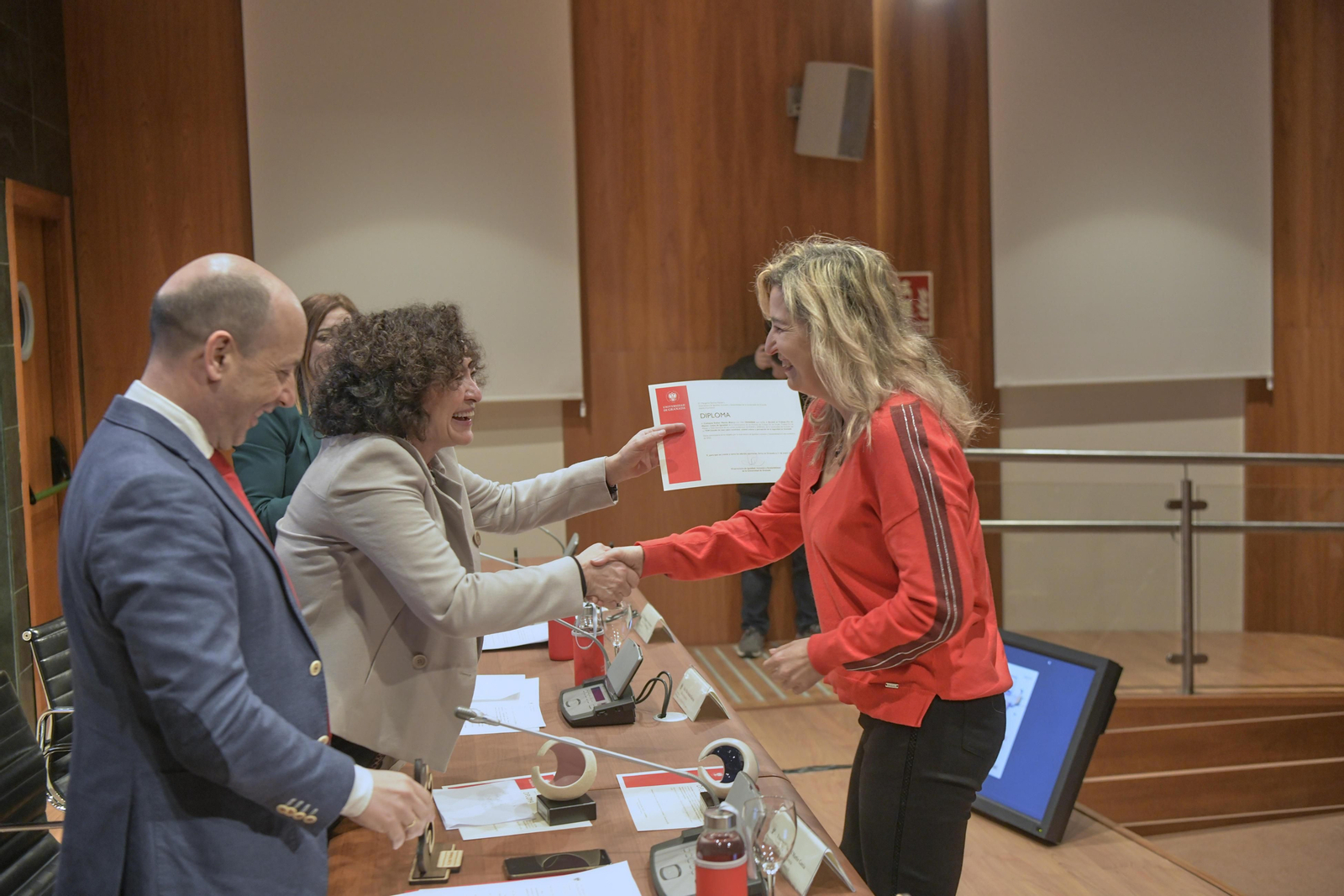Entrega de la primera edición de los premios a los mejores trabajos fin de grado, fin de máster y tesis doctorales del ámbito de la igualdad y la inclusión en la UGR en imágenes