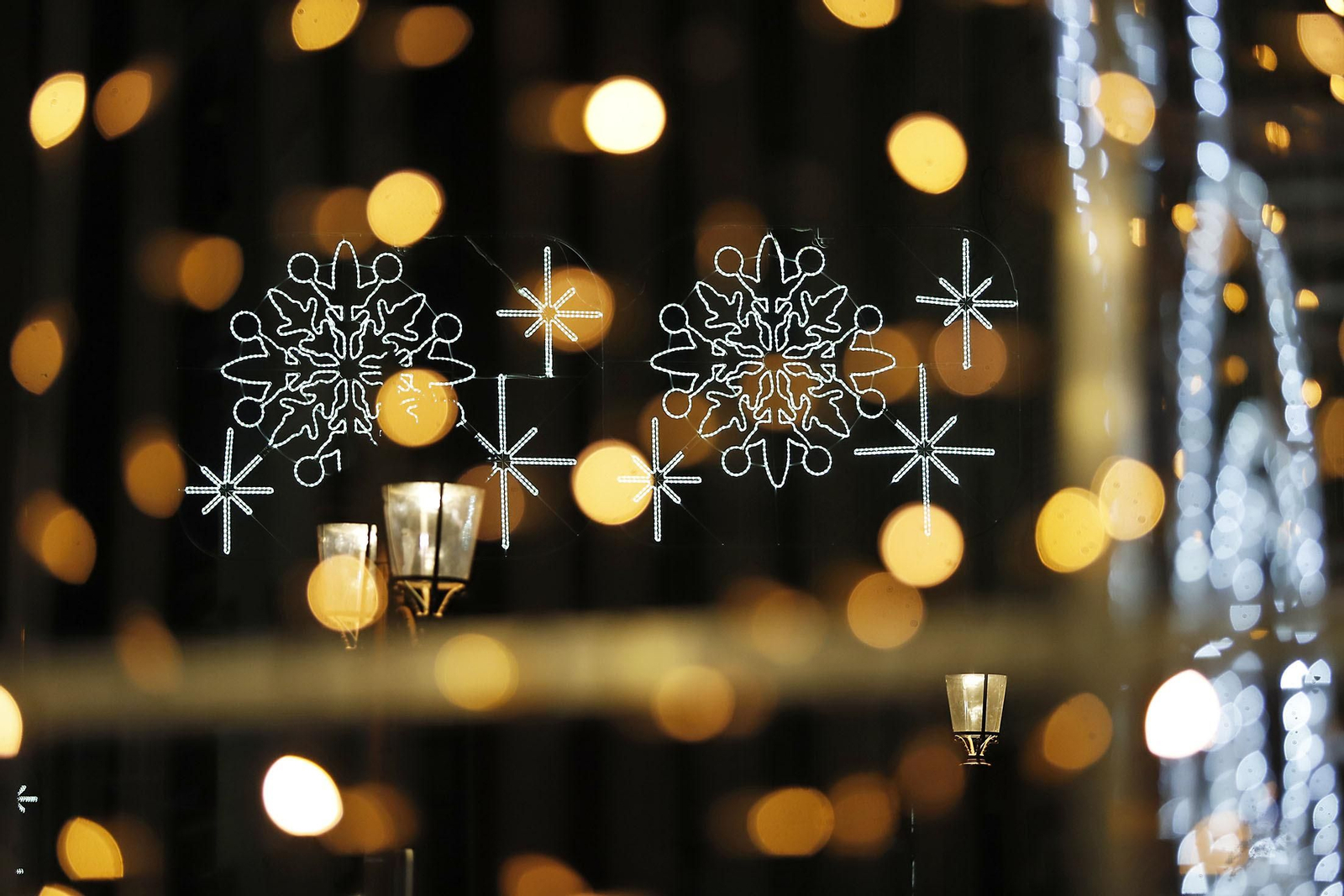 Imágenes del alumbrado navideño en las calles de Huelva