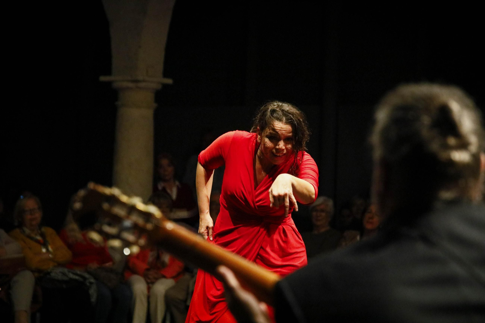 El Centro Andaluz de la Fotografía de Almería presenta el calendario 2025 con la actuación de la bailaora María Moreno, en imágenes