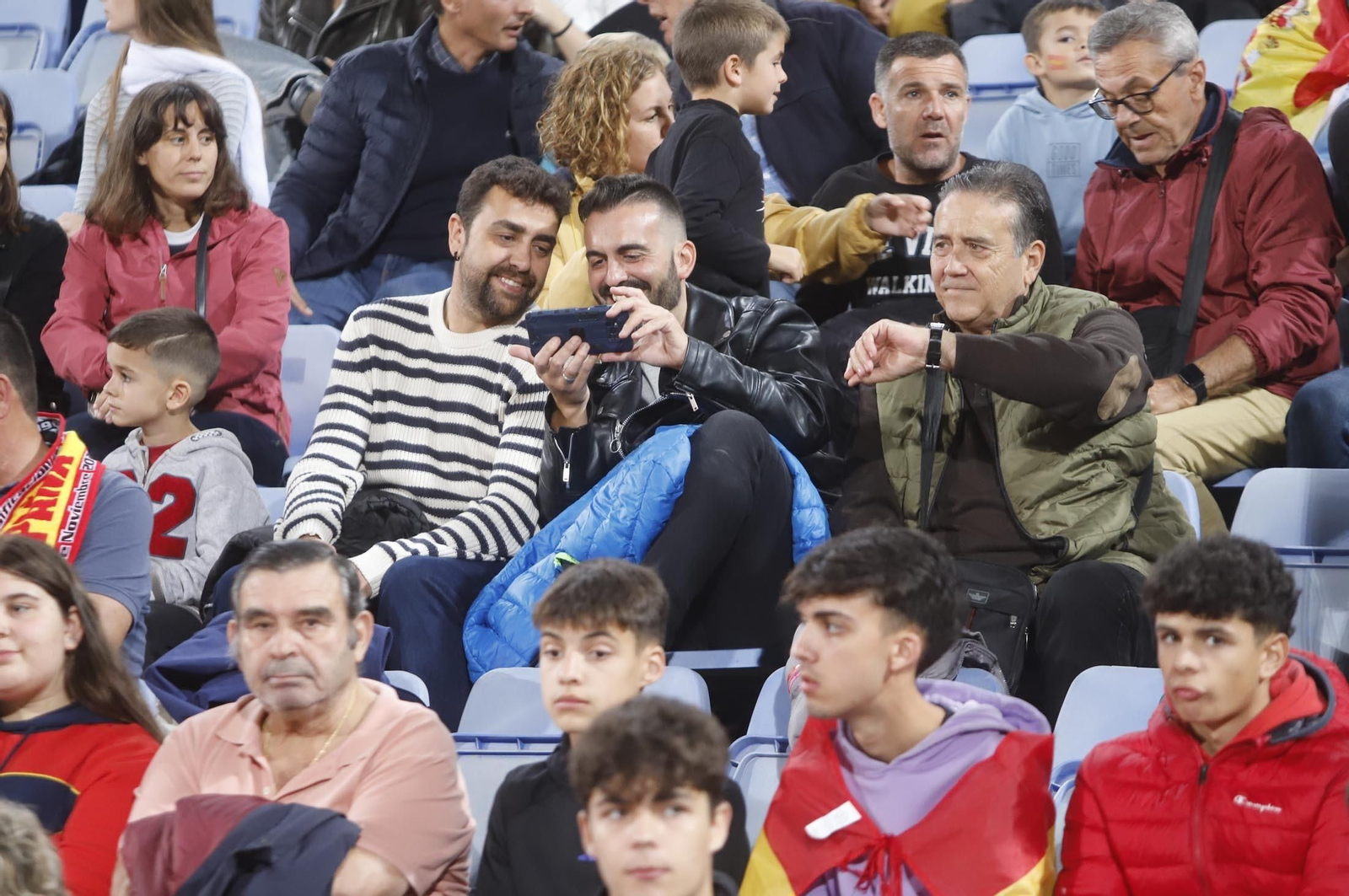 Gran ambiente para ver la selección española sub-21 en Huelva