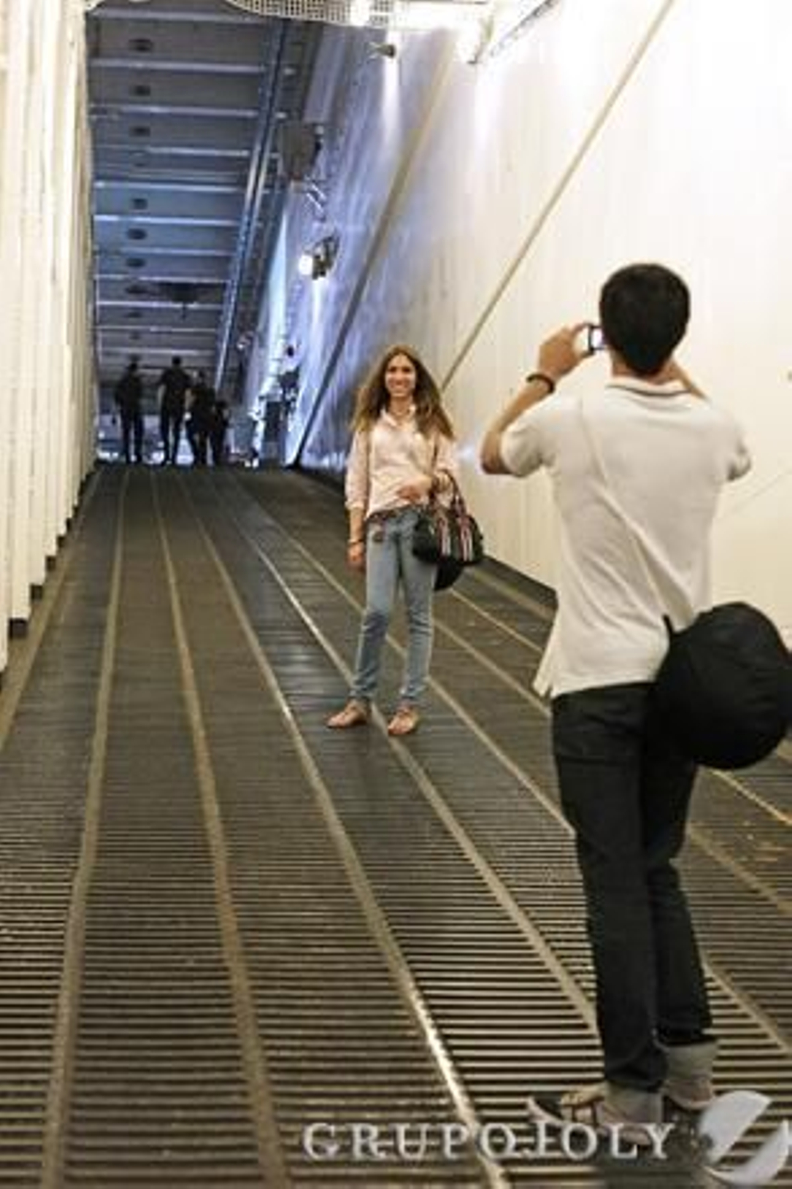 El mayor buque que haya tenido la Armada española en toda su historia permanecerá 3 días en el puerto gaditano en jornada de puertas abiertas./Julio González