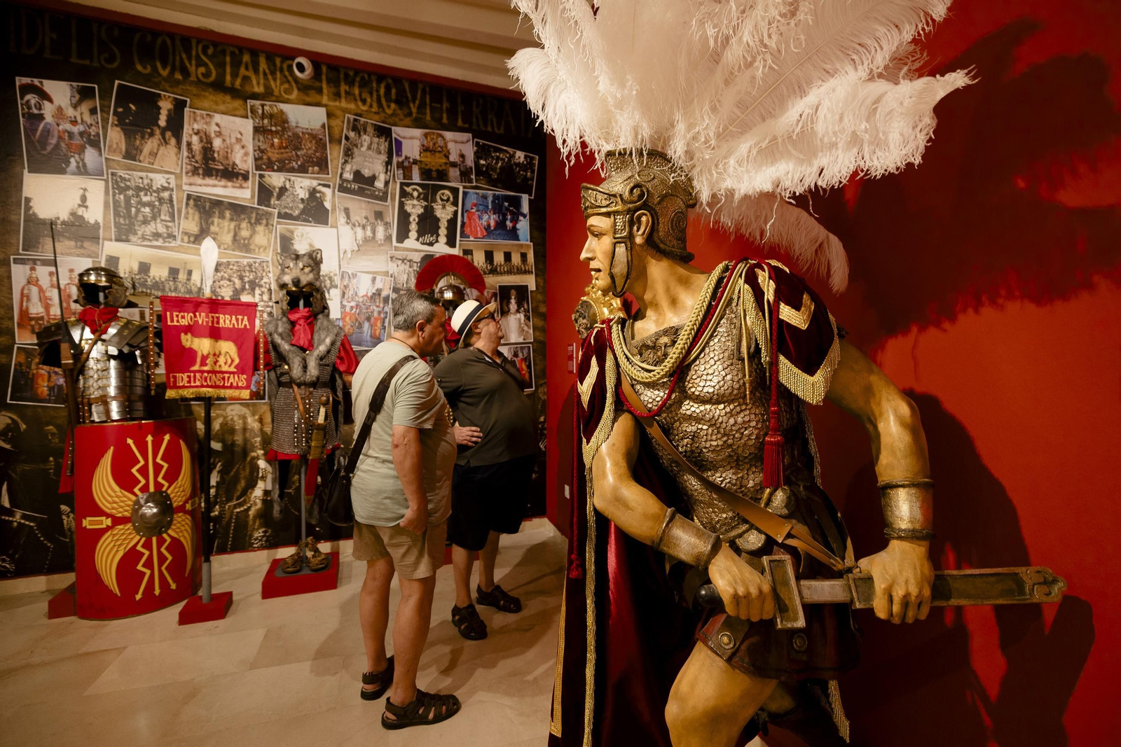 Las imágenes de la inauguración de la exposición Gades Cofrade