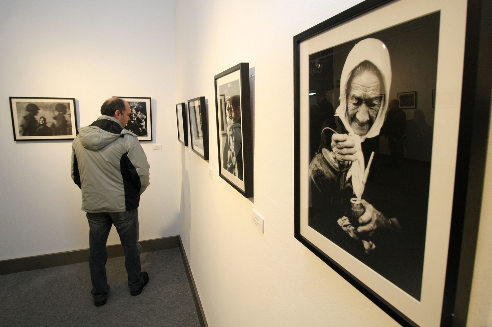 Latitudes. Exposiciones de Alberto Korda y de Pedro Luis Raota