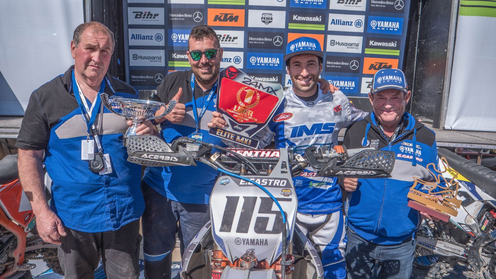 Los pilotos de Yamaha E. Castro.