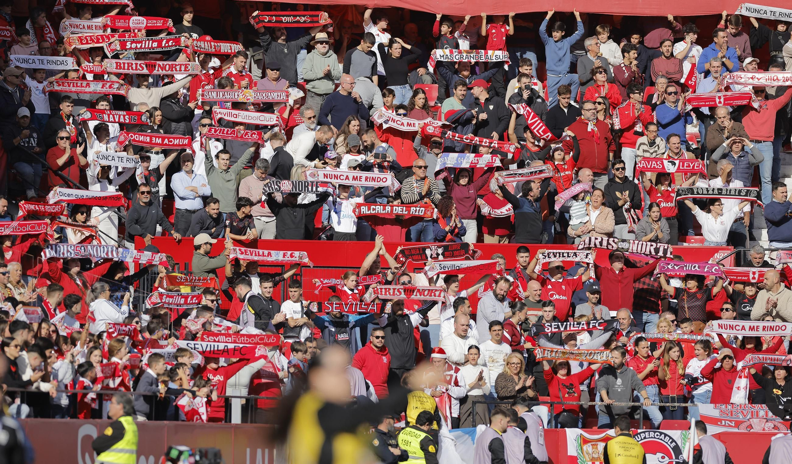 Búscate en las fotos del Sevilla - Oviedo