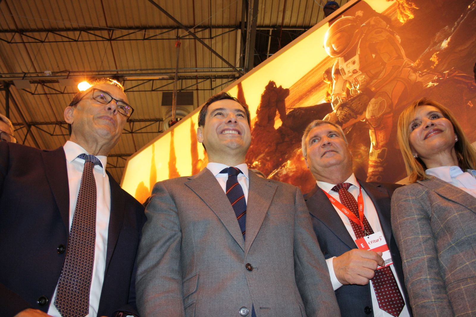 El presidente de la Junta de Andalucía junto con el de la Diputación de Huelva ayer en Fitur.