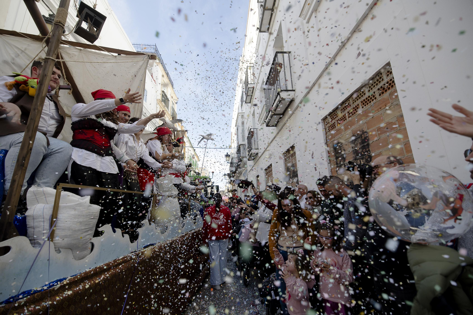 Búscate en las imágenes de la cabalgata de carnaval del Puerto de Santa María