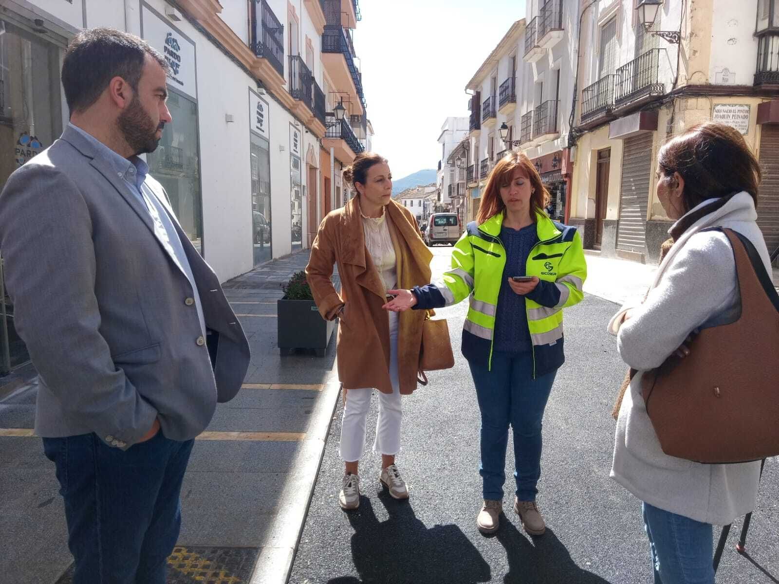Visita de los responsables municipales a la calle Los Remdios.