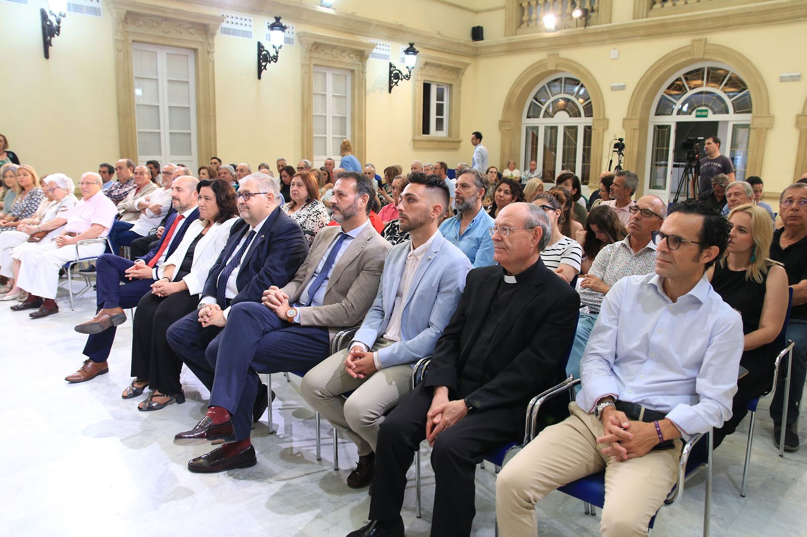 Presentación del libro del centenario del Santo Entierro
