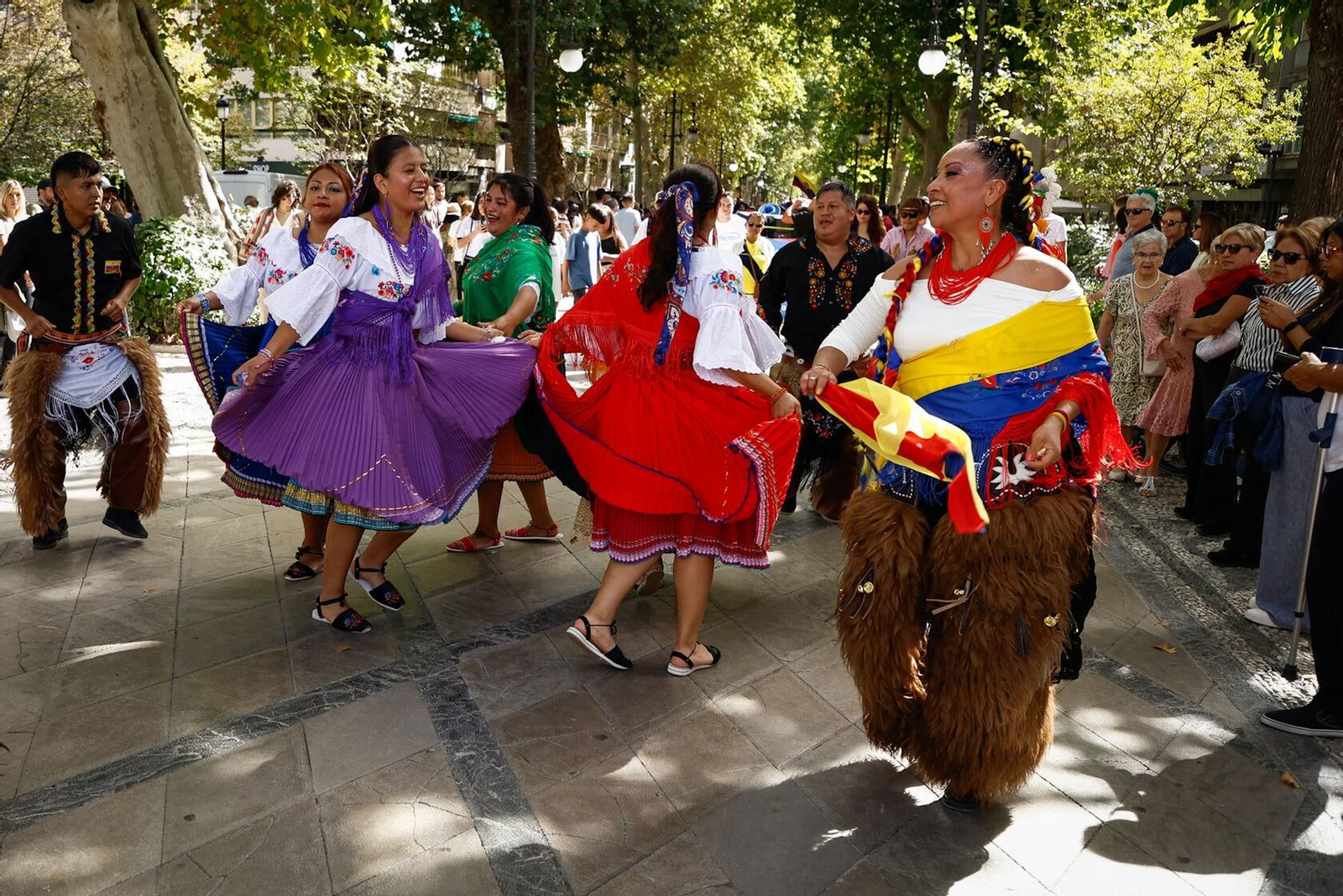 Fotos: así ha sido el desfile por el Día de la Hispanidad en Granada