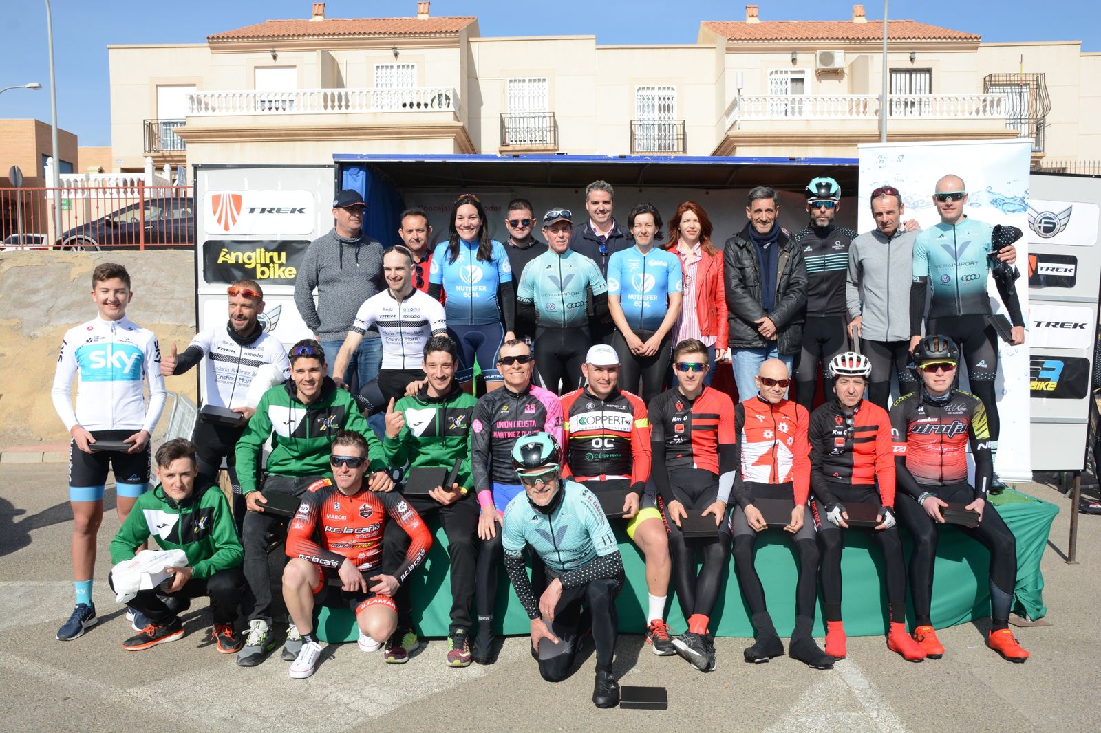 150 deportistas disfrutan de una magnífica ruta cicloturista