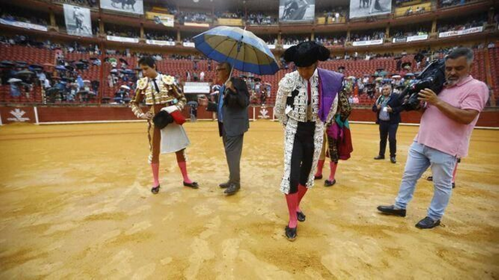 La lluvia obliga a aplazar la corrida de toros de este sábado en Córdoba, en imágenes