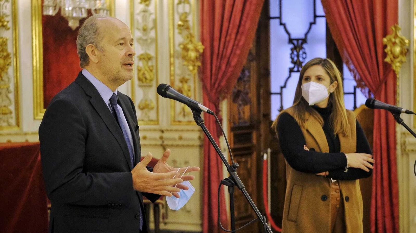 El ministro Juan Carlos Campo en su visita a la Diputación de Cádiz.
