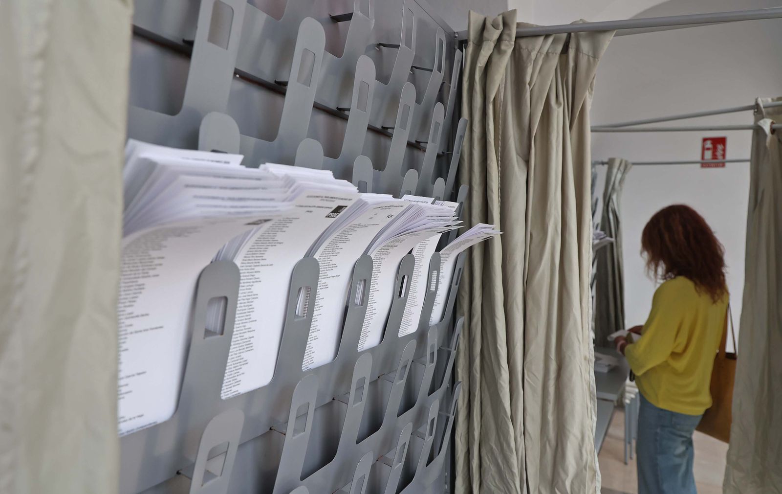 Imágenes de la jornada electoral para el Parlamento Europeo en Algeciras