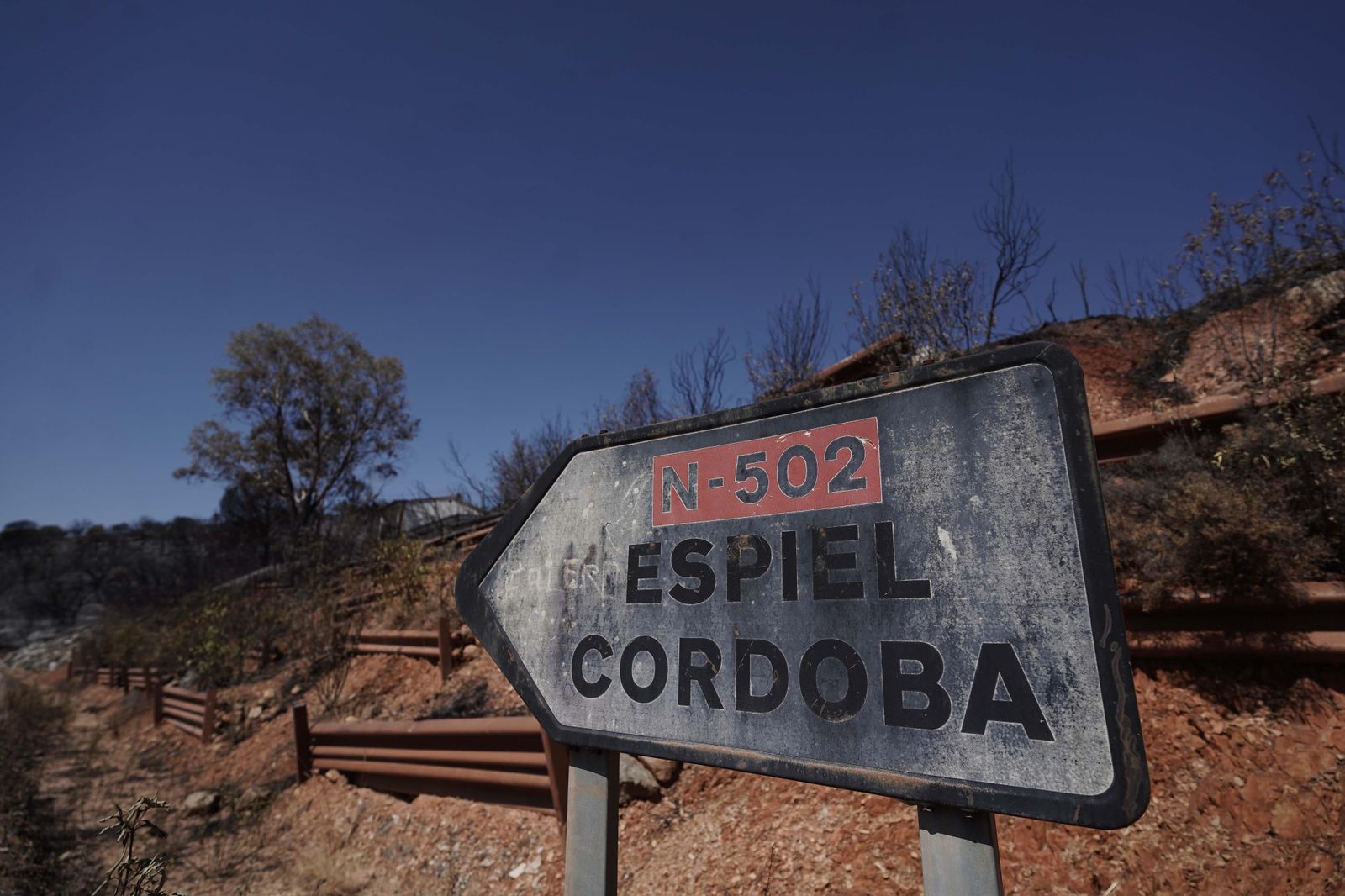 Secuelas del incendio en el Calatraveño.