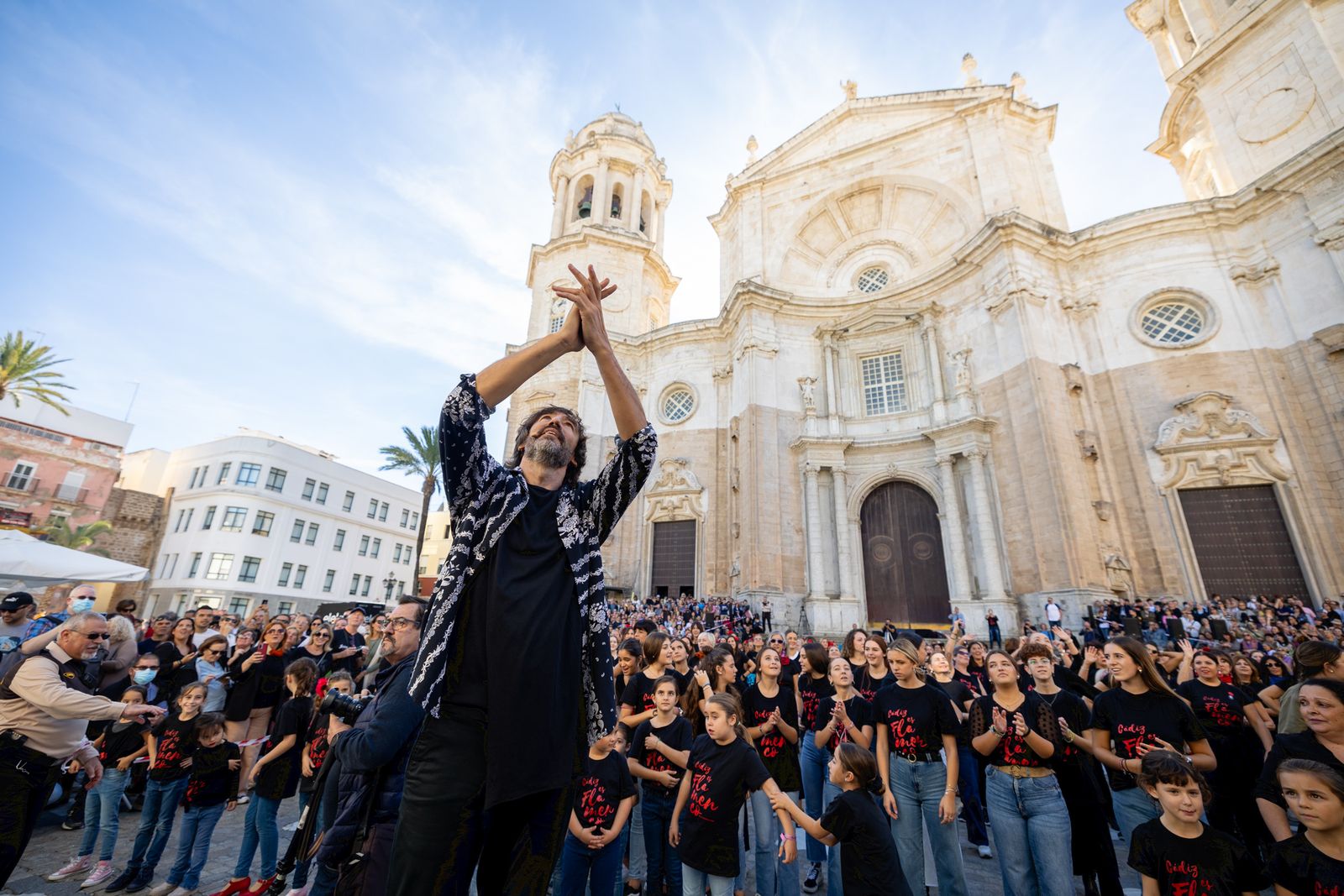 Imágenes del 'flashmob' por el Día del Flamenco en Cádiz