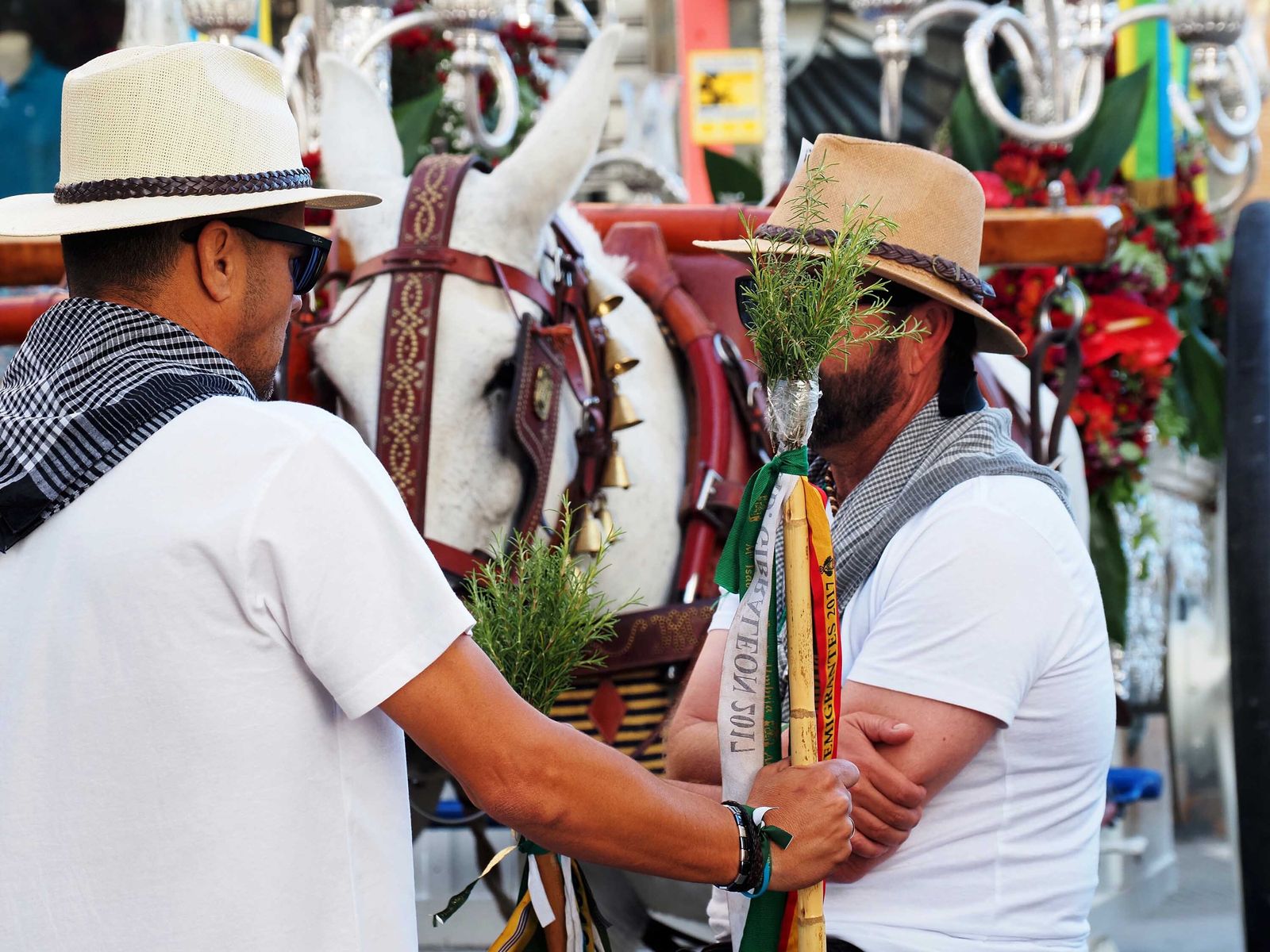 Salida de la Hermandad de Punta Umbría hacia El Rocío.