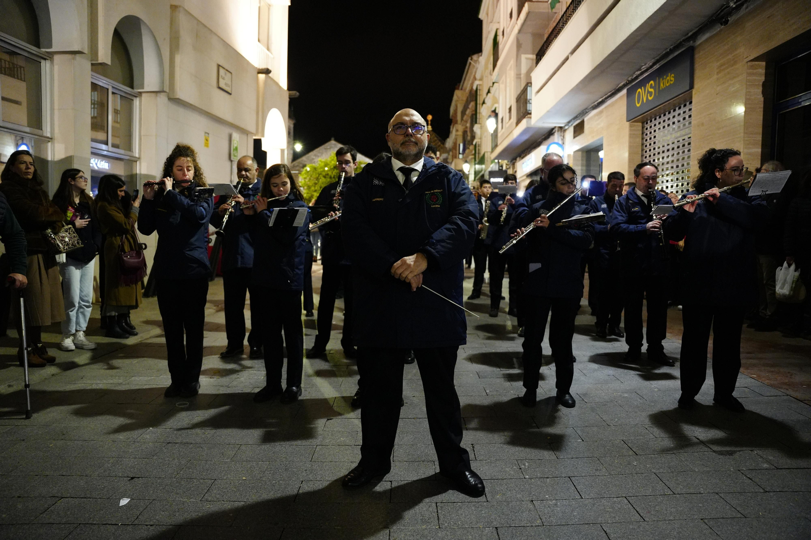 Martes Santo en Lucena: Las procesiones del Carmen, Servitas y Amor y Paz, en imágenes