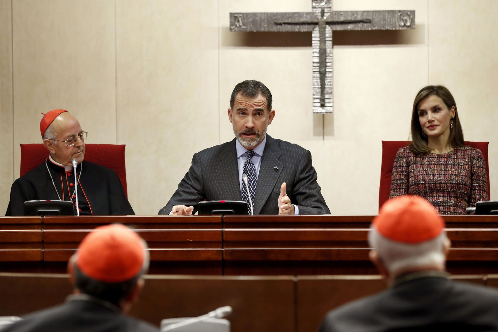 El Rey elogia ante los obispos la labor de la Iglesia contra la crisis
