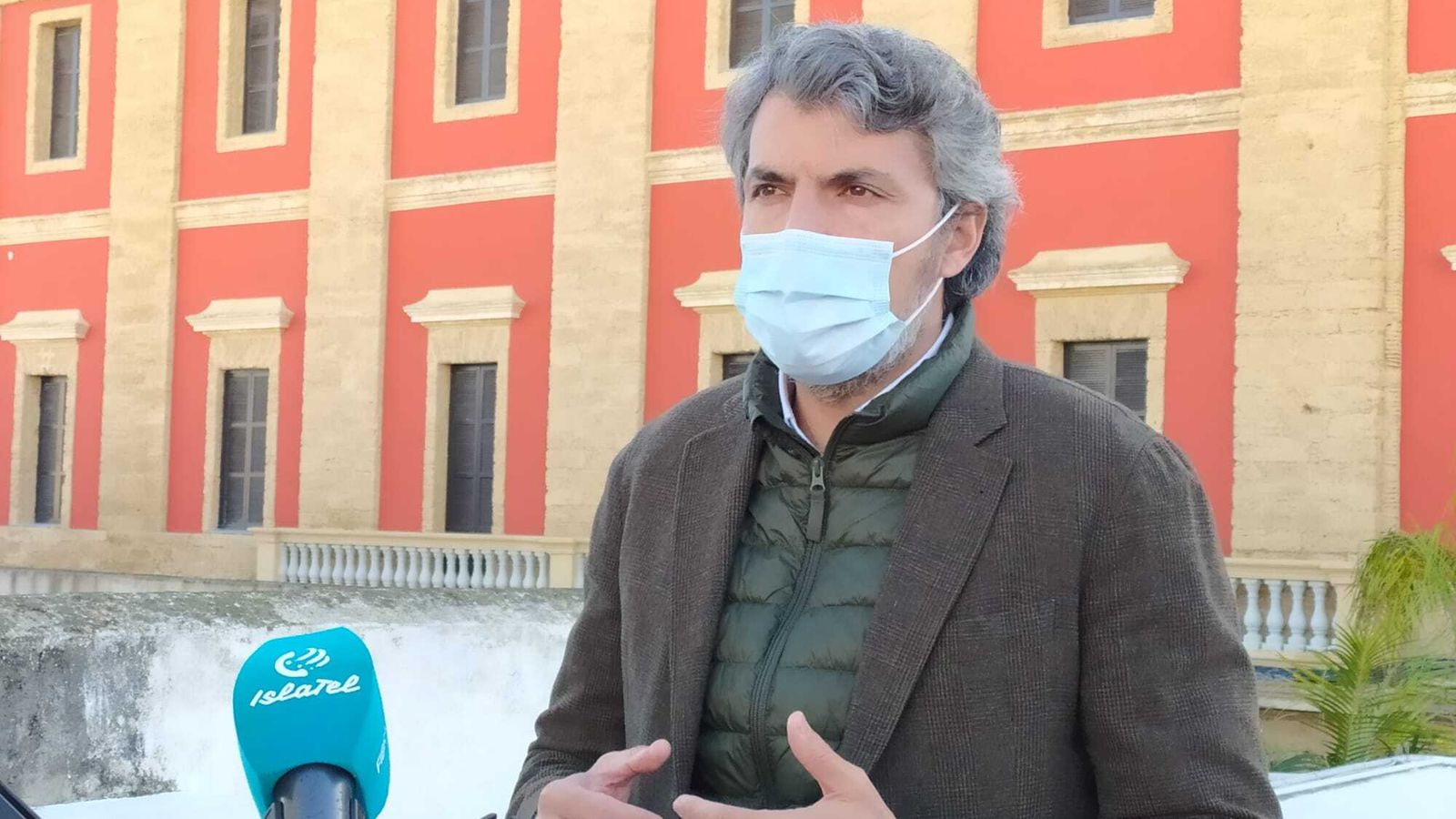 Fran Romero, portavoz de AxSí San Fernando, en la rueda de prensa que ha ofrecido esta mañana.