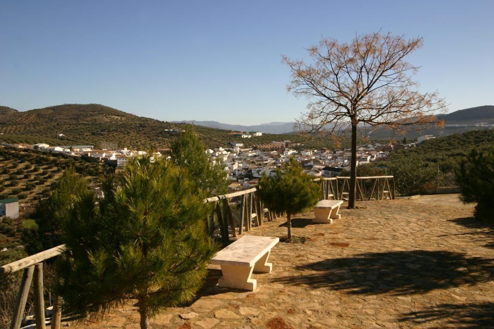 Fuente Tójar desde el mirador de la Canteruela. Fuente Tójar desde el mirador de la Canteruela.