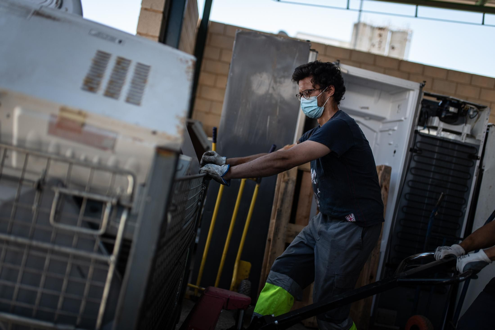 Una visita a la tienda de Traperos de Emaús en imágenes